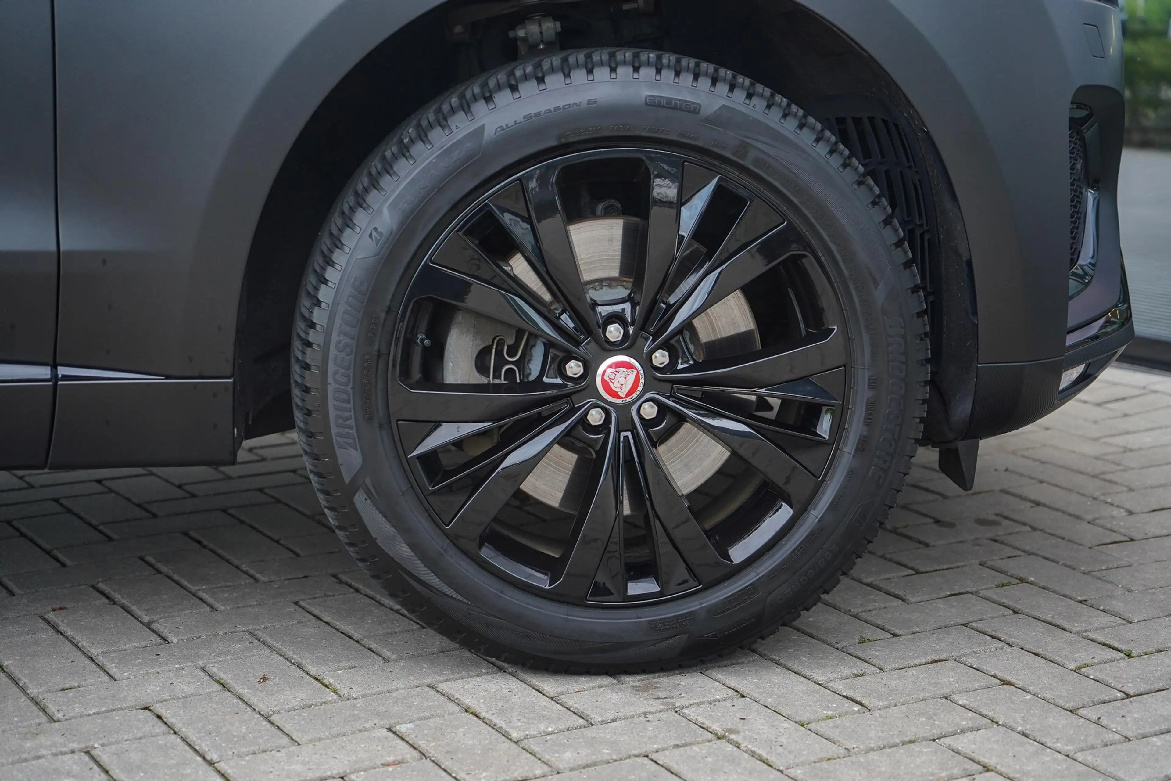 Jaguar F-Pace P400e R-Dynamic S l Matte Zwart l Elektr. Trekhaak — photo 7