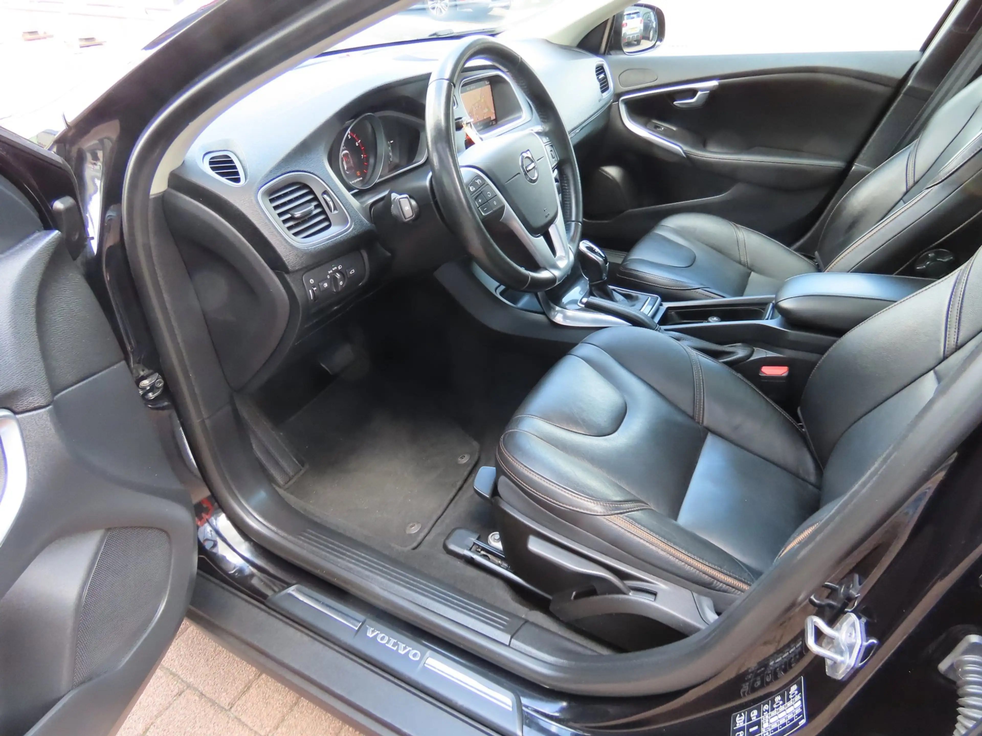 Volvo V40 Cross Country 1.5 T3 Polar+ Luxury Trekhaak Leder Camera Pano NA — photo 7