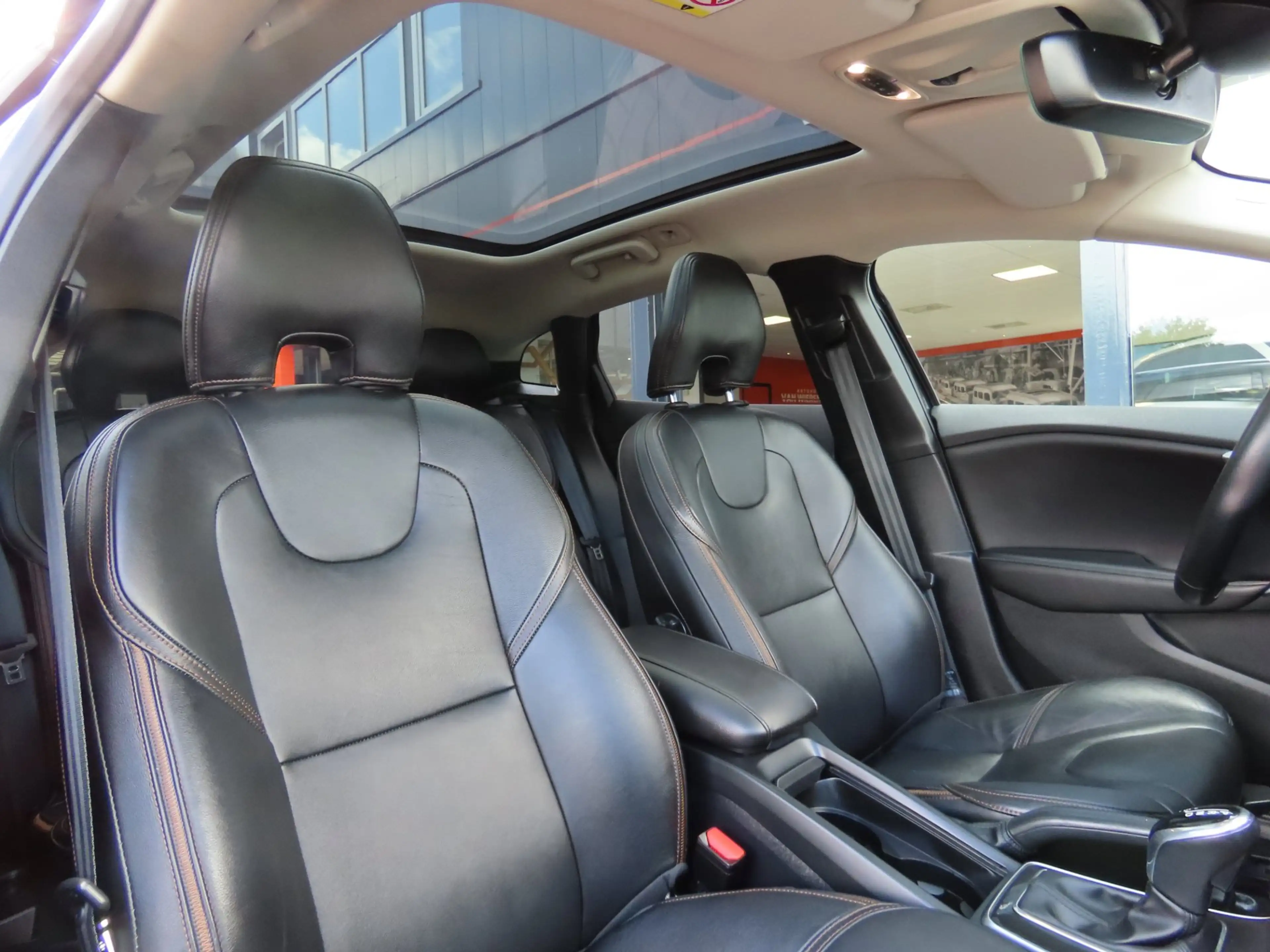 Volvo V40 Cross Country 1.5 T3 Polar+ Luxury Trekhaak Leder Camera Pano NA — photo 9