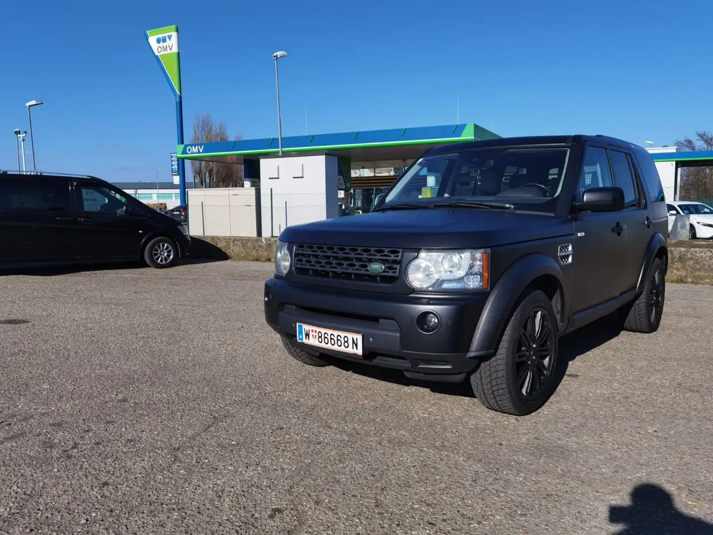 Land Rover Discovery 3.0 TdV6 HSE Noir - 2