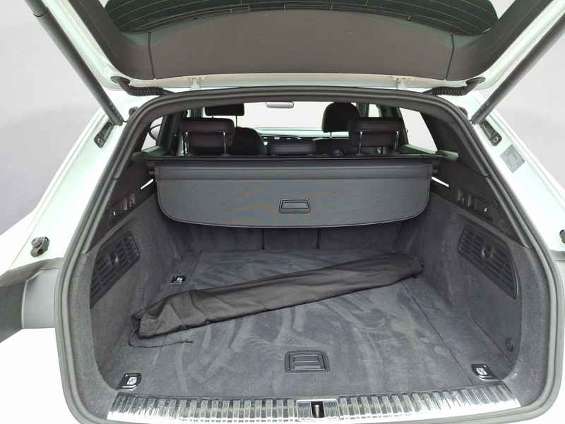 Audi Q8 e-tron 55 quattro S line — photo 13