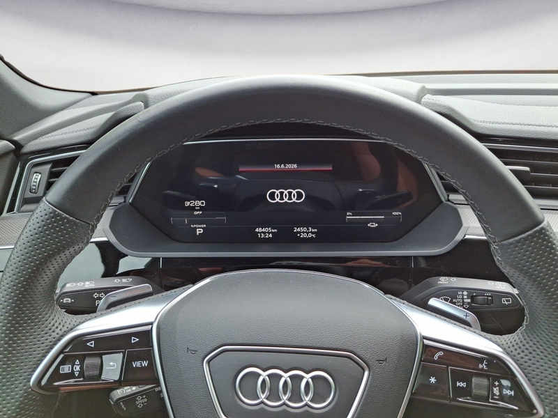 Audi Q8 e-tron 55 quattro S line — photo 10