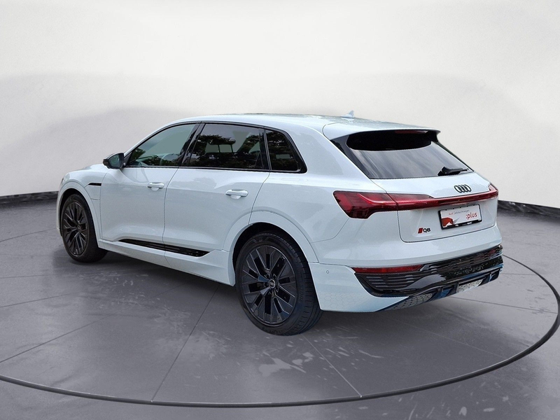 Audi Q8 e-tron 55 quattro S line — photo 4