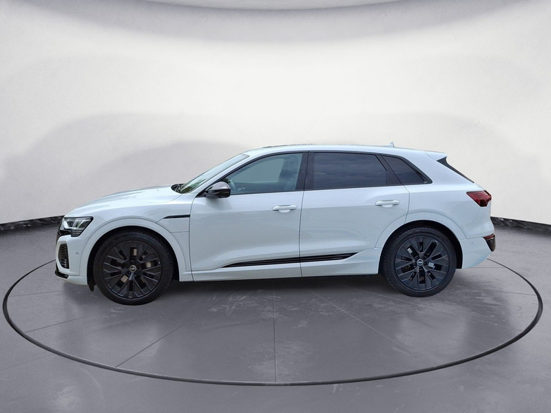 Audi Q8 e-tron 55 quattro S line — photo 3