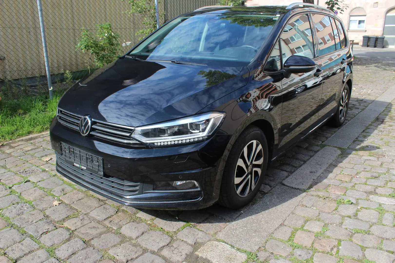Volkswagen Touran 2.0 Active 7 Sitzer AHK Navi Pro Schwarz - 1