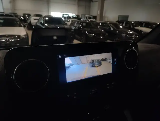 Mercedes-Benz Sprinter view 11