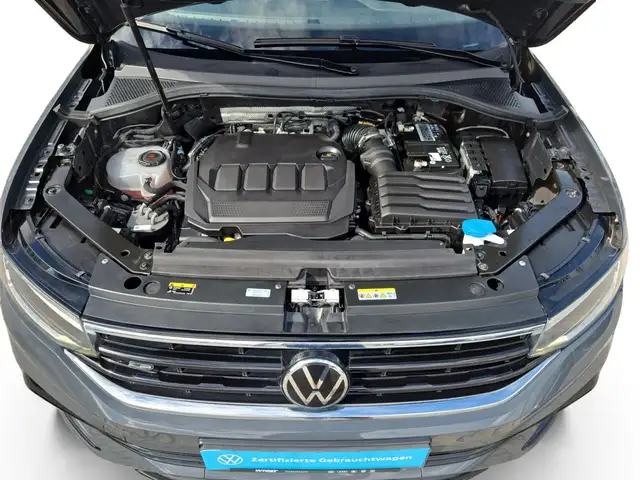 Volkswagen Tiguan view 12
