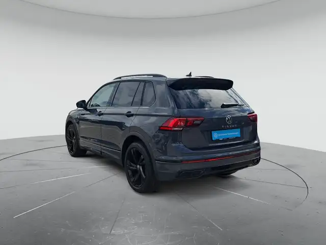 Volkswagen Tiguan view 3