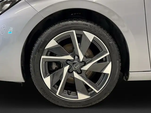 Peugeot 308 view 9