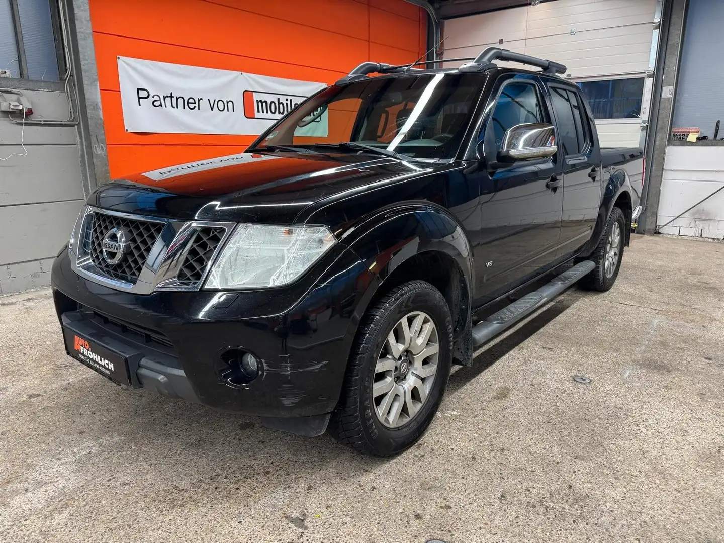 Nissan Navara 3.0 dCi V6 Doubel Cab 4x4 Navi Automatik Noir - 1