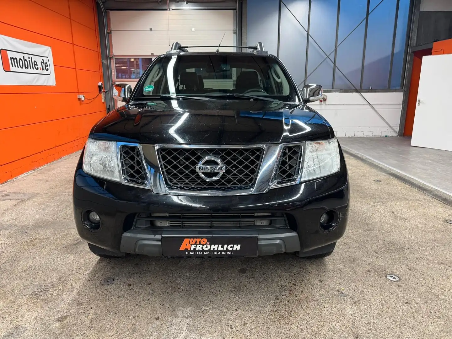 Nissan Navara 3.0 dCi V6 Doubel Cab 4x4 Navi Automatik Noir - 2