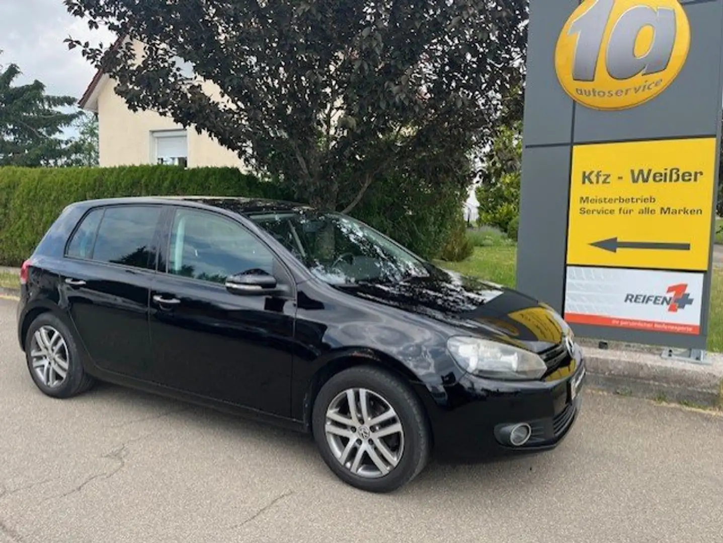 Volkswagen Golf Trendline Anhängerkupplung Schwarz - 1