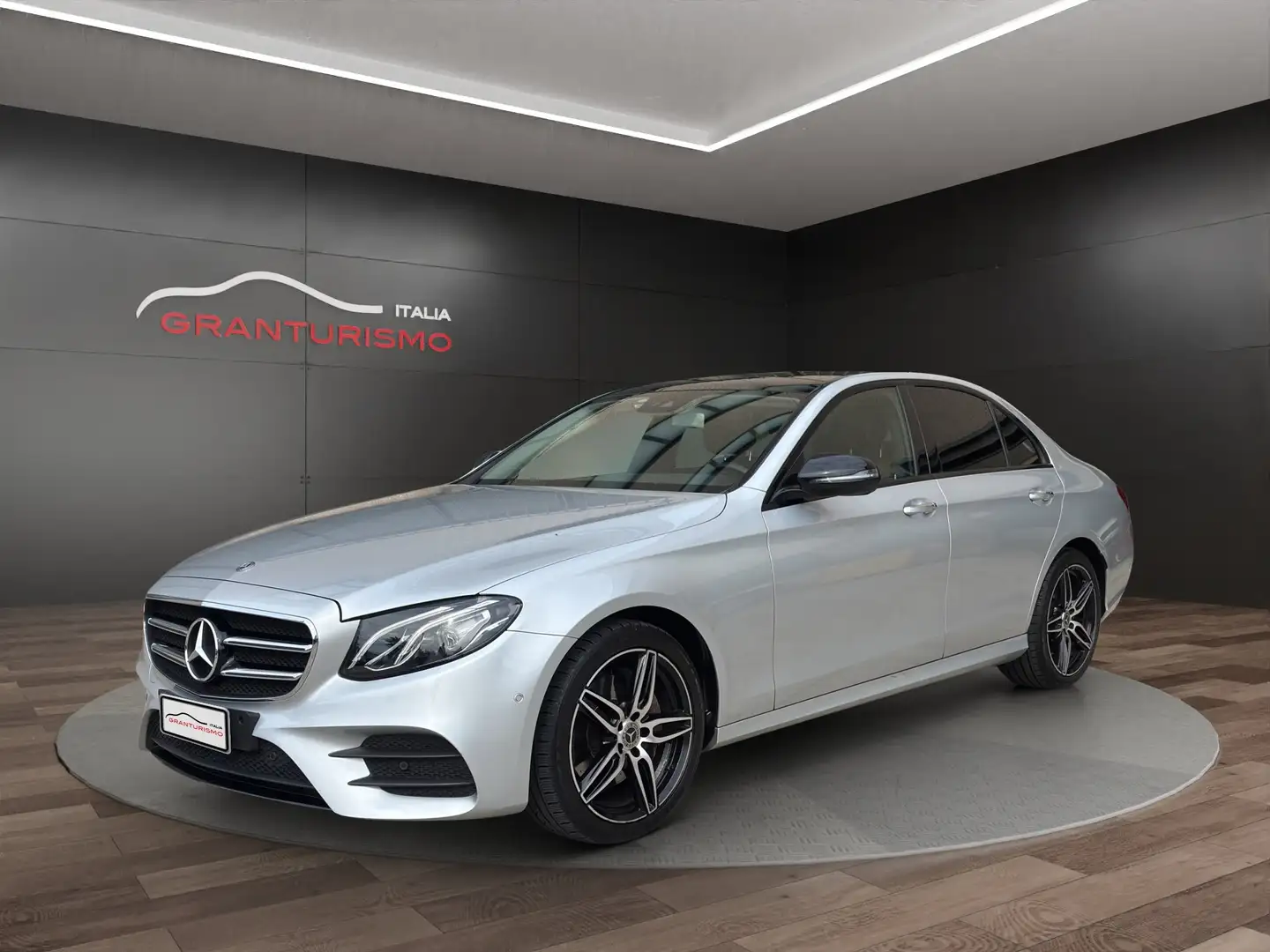 Mercedes-Benz E 220 4-MATIC PREMIUM PANORAMA Plateado - 1