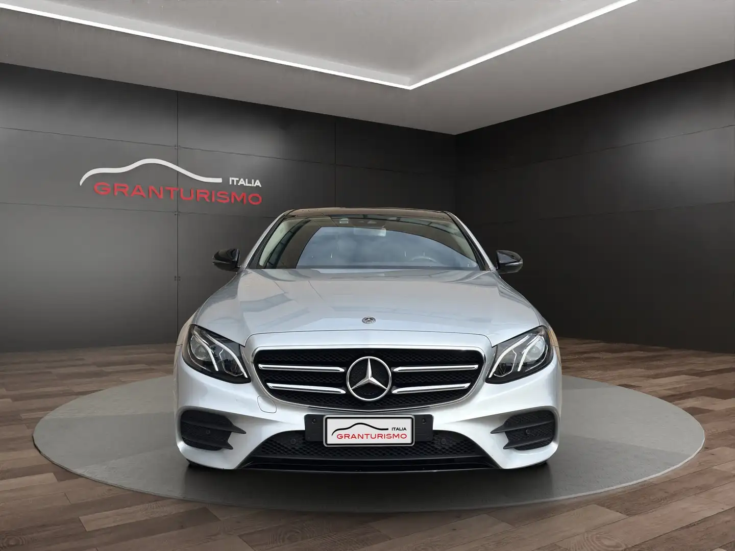 Mercedes-Benz E 220 4-MATIC PREMIUM PANORAMA Plateado - 2