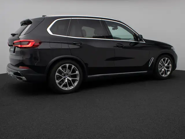 BMW X5 view 6