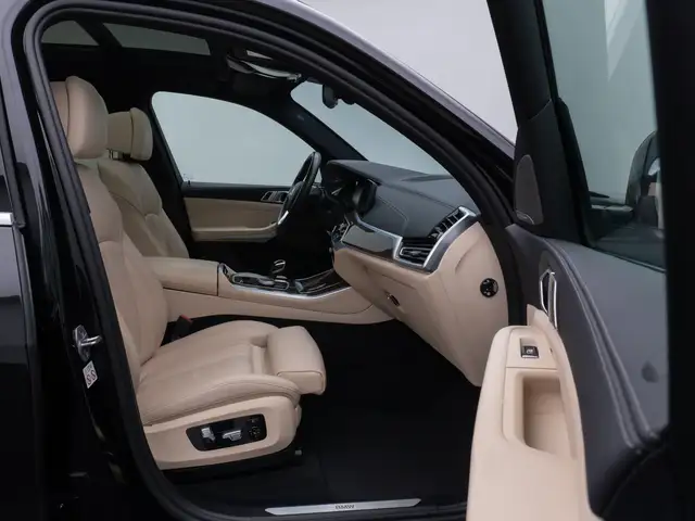BMW X5 view 24