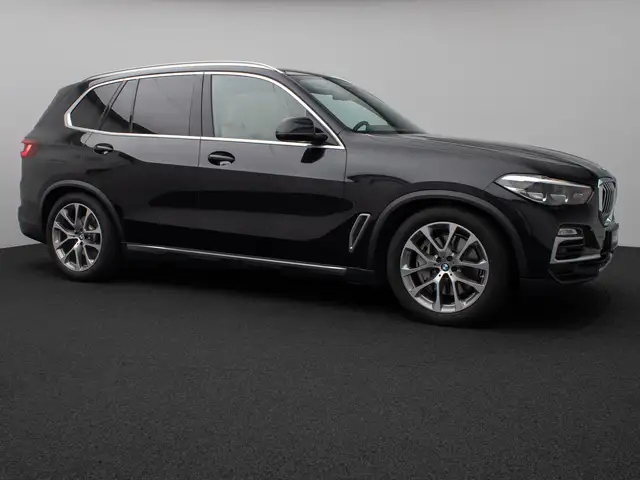 BMW X5 view 4