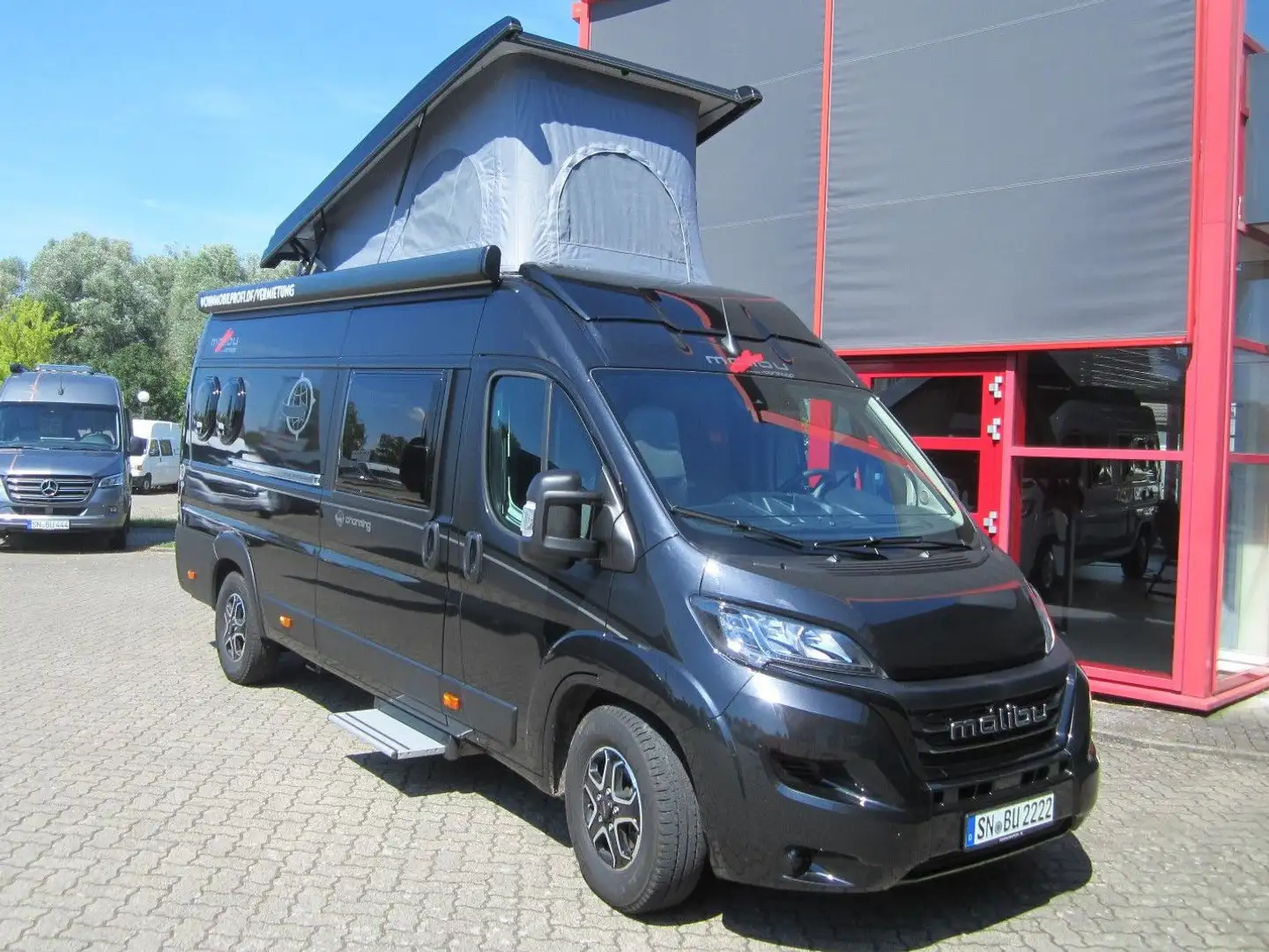 Malibu 640 LE K Coupe Aufstelldach/viel Sonderzubehör Schwarz - 1