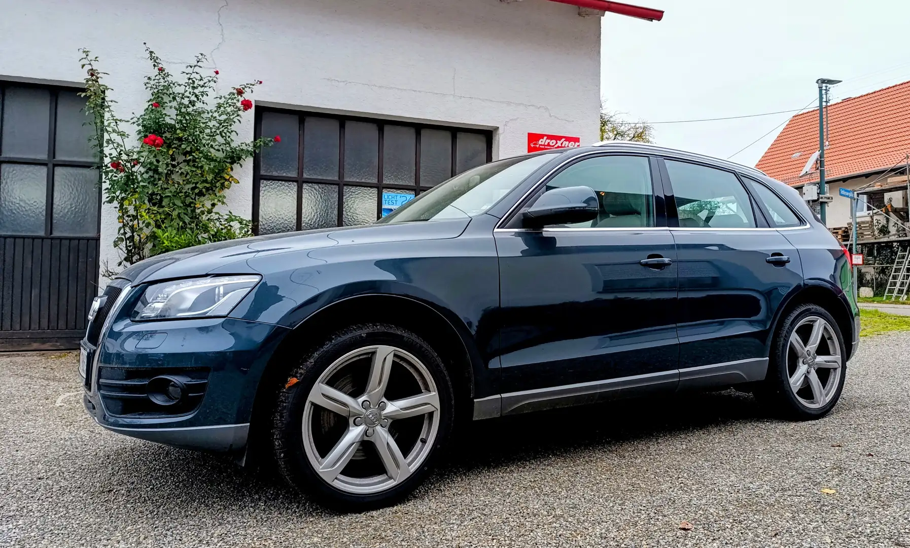 Audi Q5 3.0 TDI quattro Pano,Navi,AHK Grau - 1