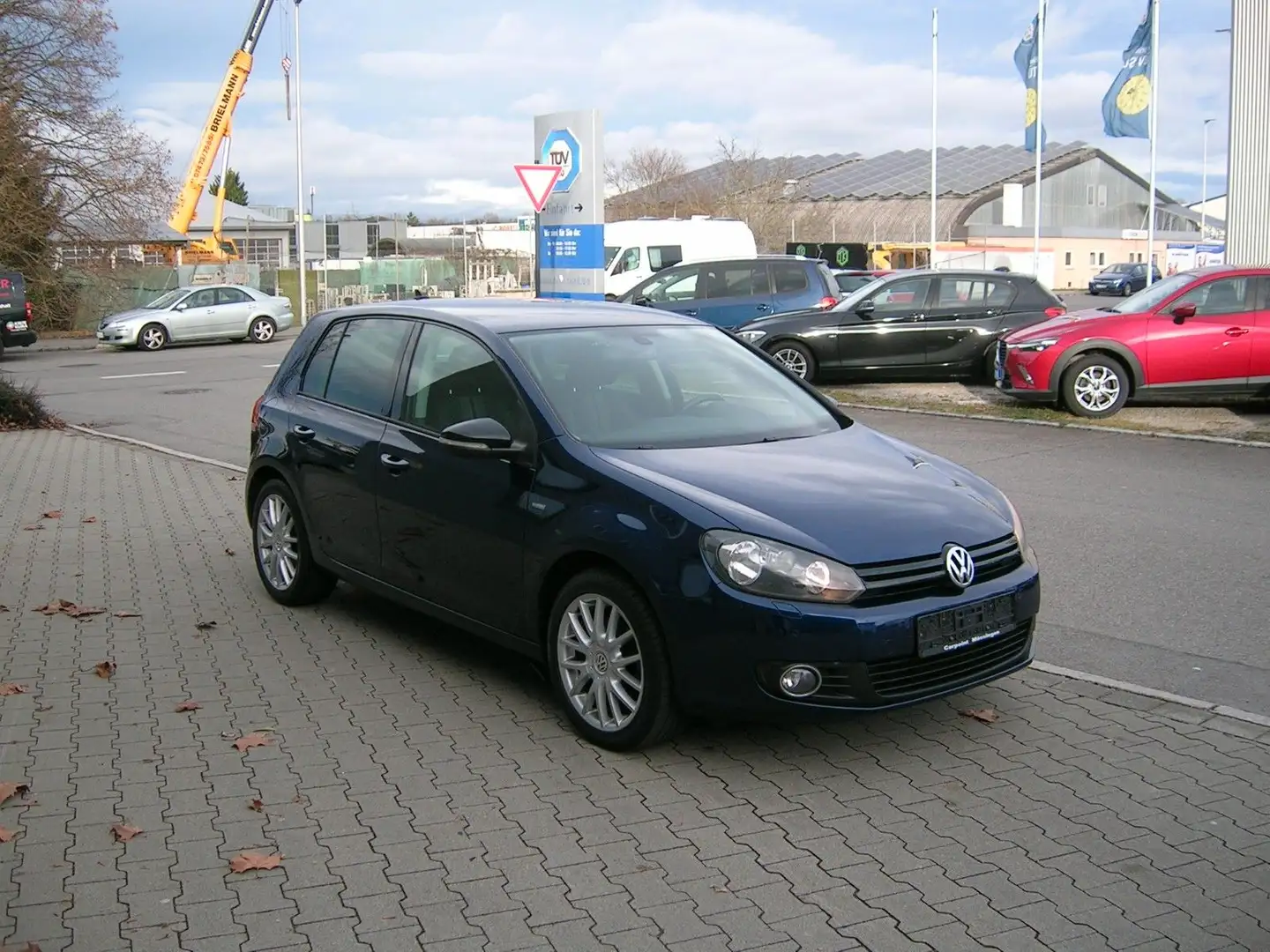 Volkswagen Golf VI 2,0 TDI Match 8Fach SHZ AHK DSG PDC Blauw - 2