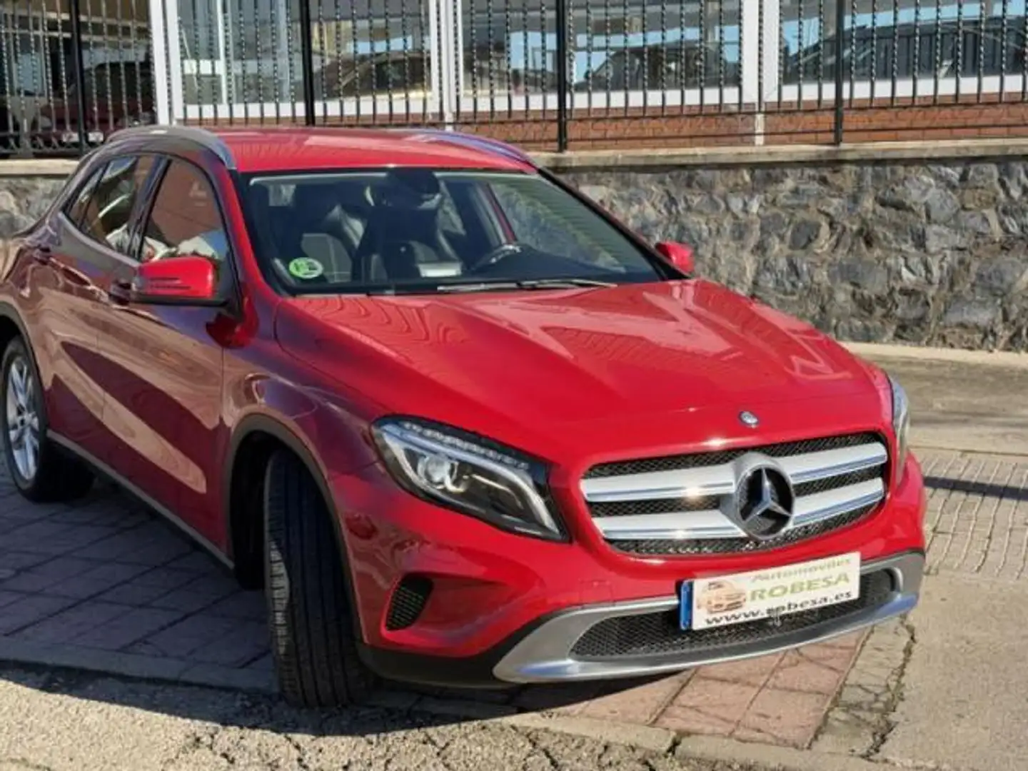 Mercedes-Benz GLA 200 200d 7G-DCT Rouge - 1