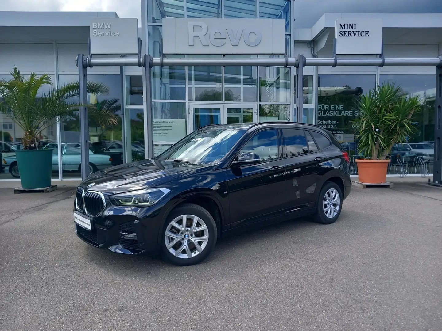 BMW X1 xDrive20i Aut MSport Leder Panorama LED DriveAssis Noir - 1