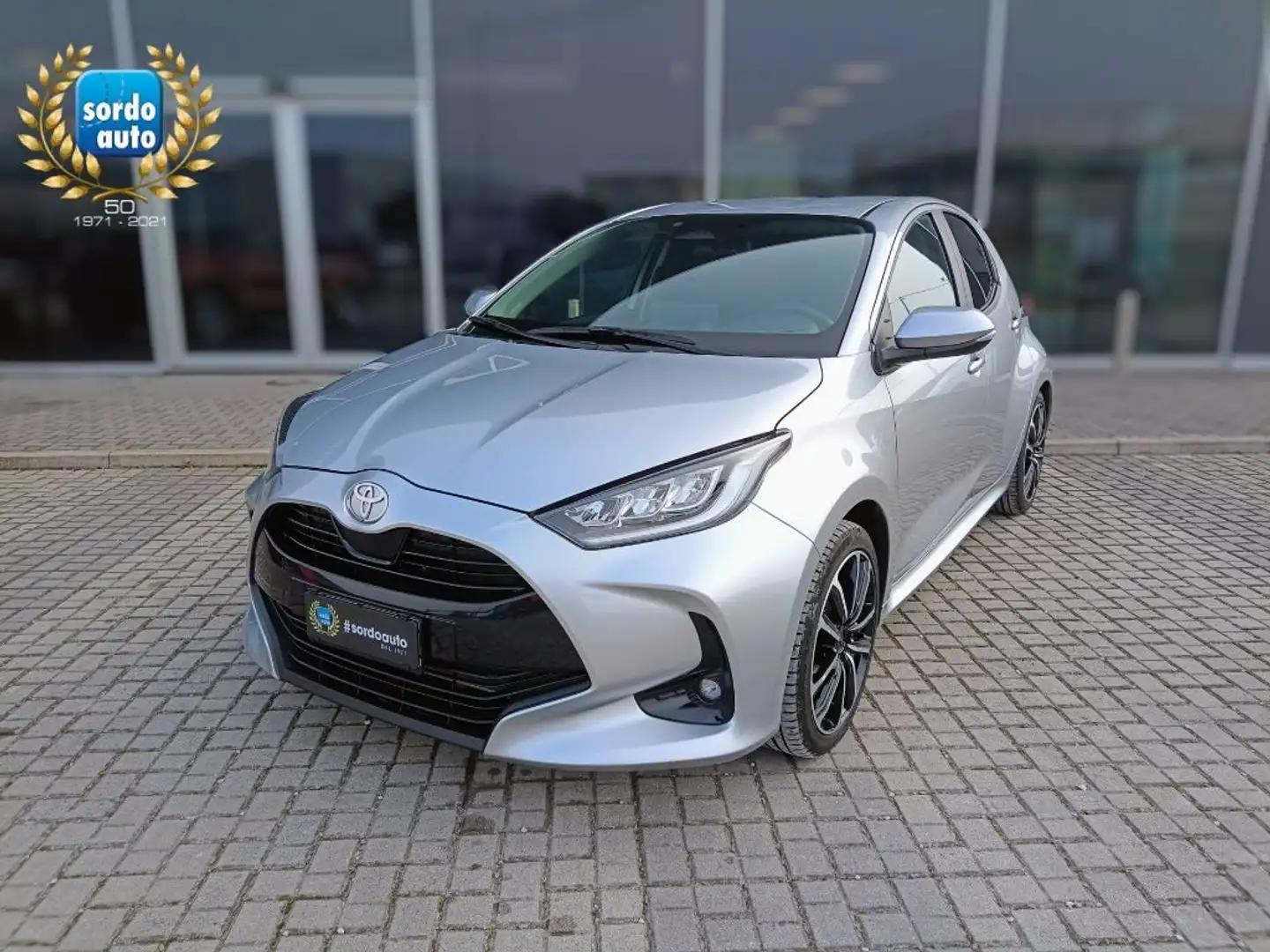 Toyota Yaris 1.5 Hybrid 5 porte Trend Argento - 1