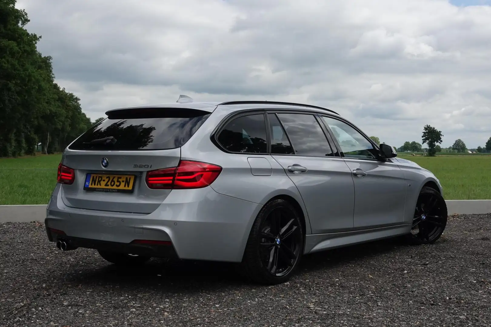 BMW 320 3-serie Touring 320i Grijs - 2