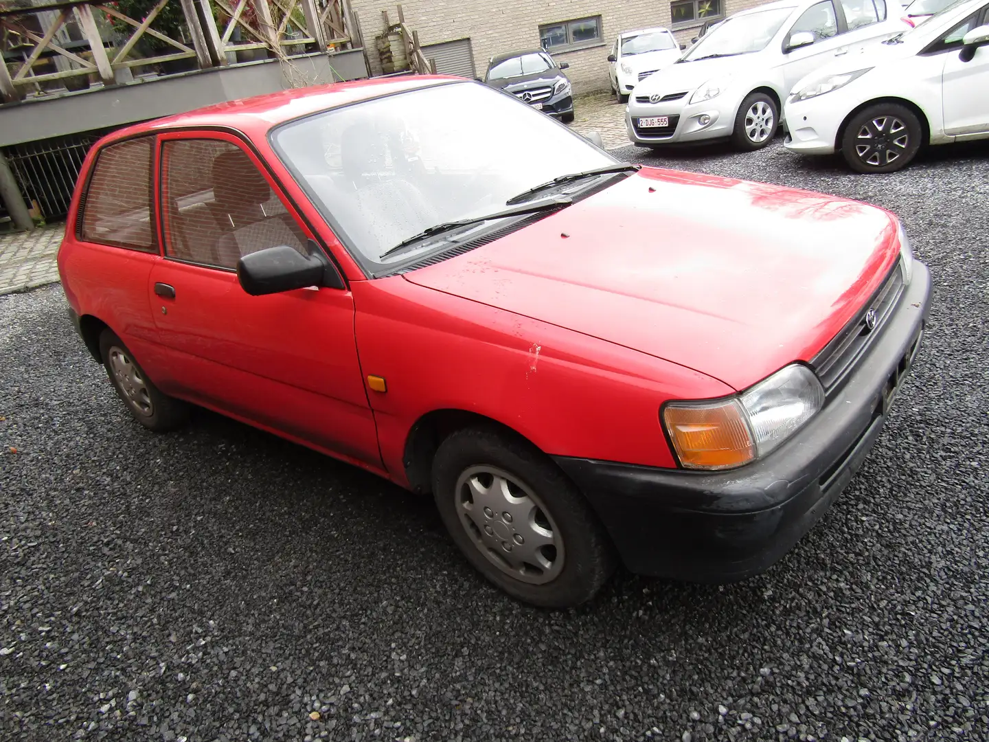 Toyota Starlet 1.0i (immatriculation ancêtre possible) 32 ans Rouge - 1