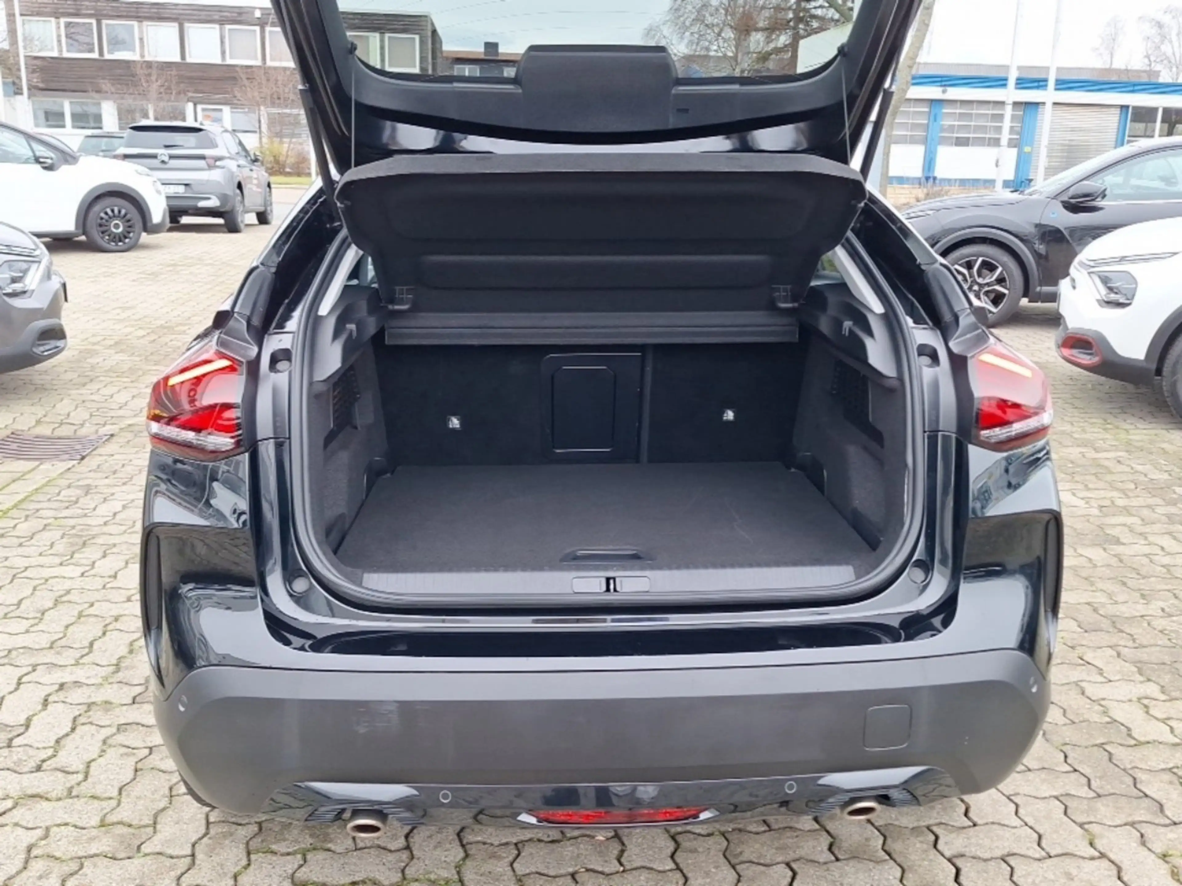 Citroen C4 Shine PT130 EAT 8 LED Navi Kältepaket Head Up Disp — photo 6