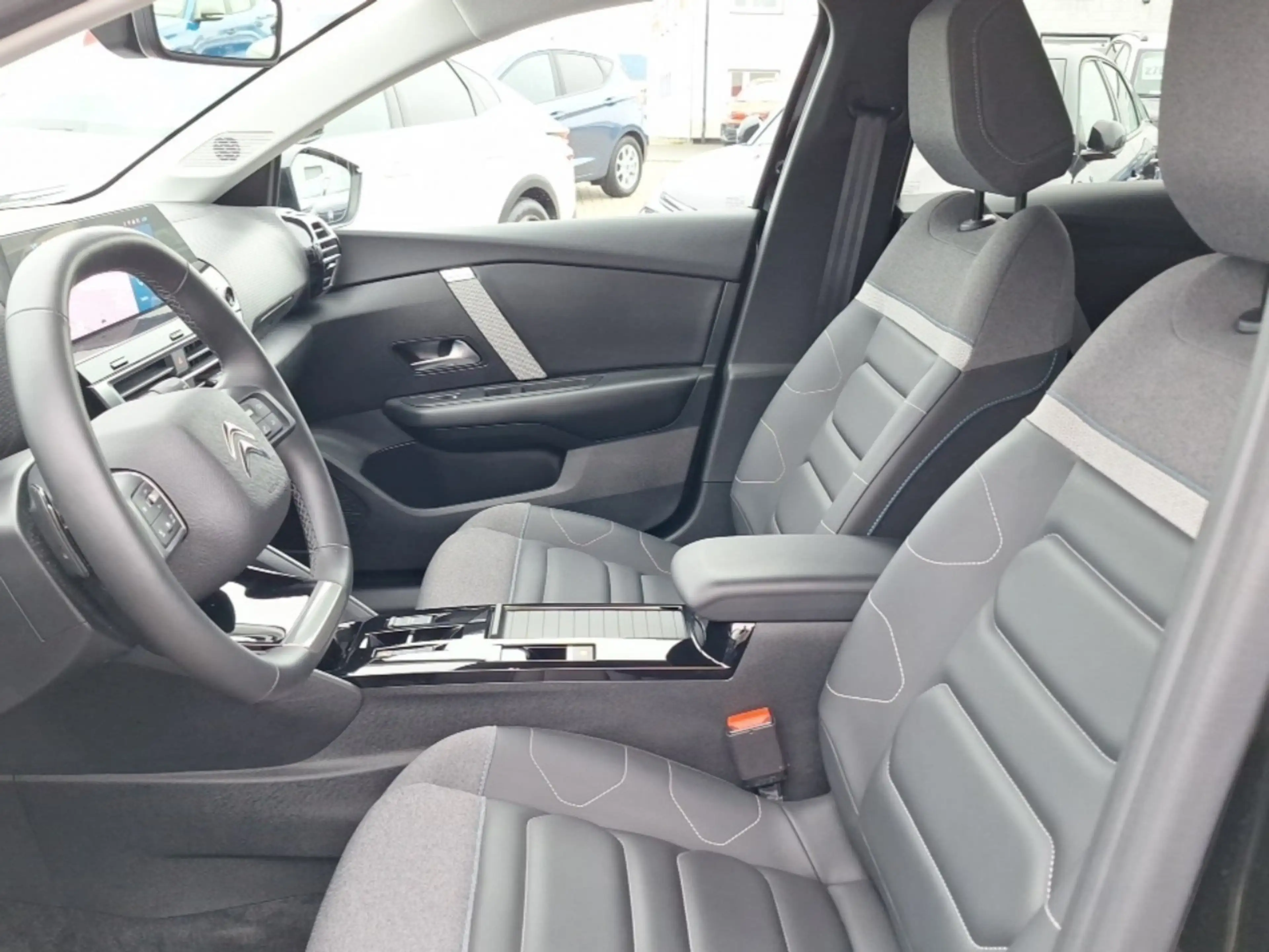 Citroen C4 Shine PT130 EAT 8 LED Navi Kältepaket Head Up Disp — photo 9
