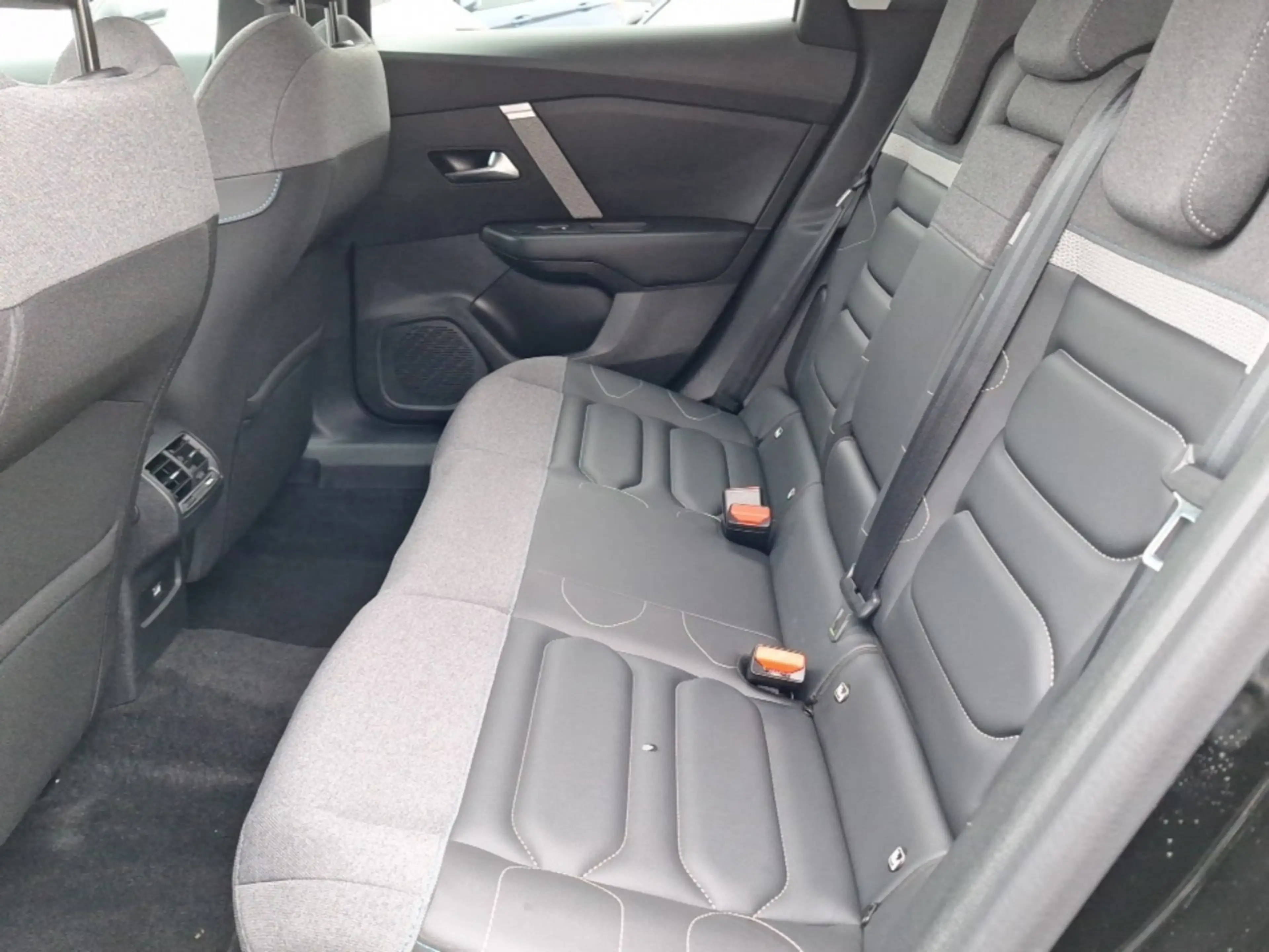 Citroen C4 Shine PT130 EAT 8 LED Navi Kältepaket Head Up Disp — photo 10