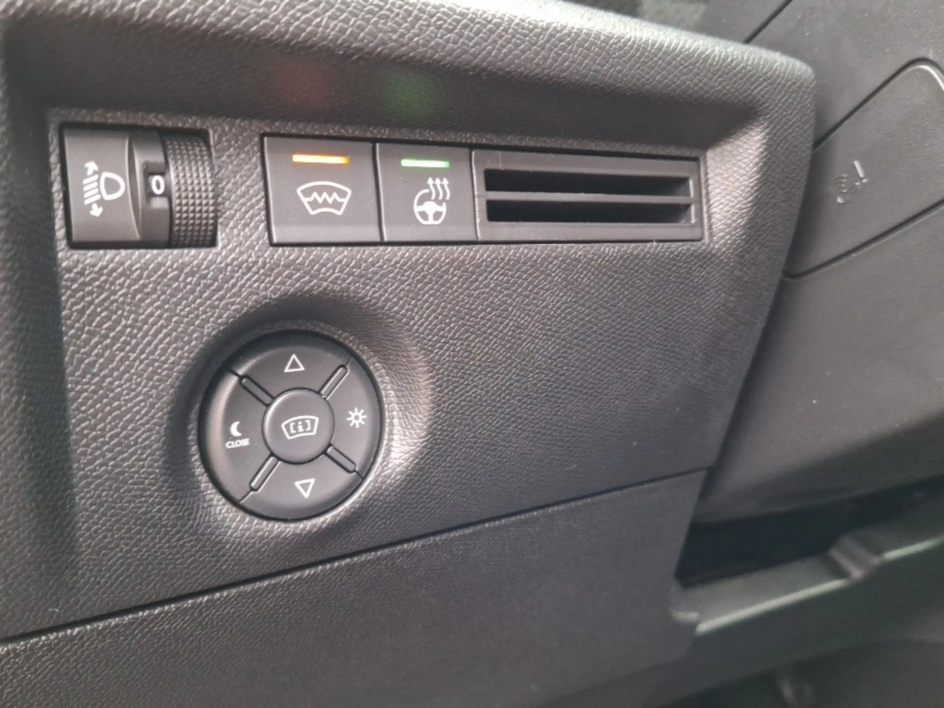 Citroen C4 Shine PT130 EAT 8 LED Navi Kältepaket Head Up Disp — photo 13