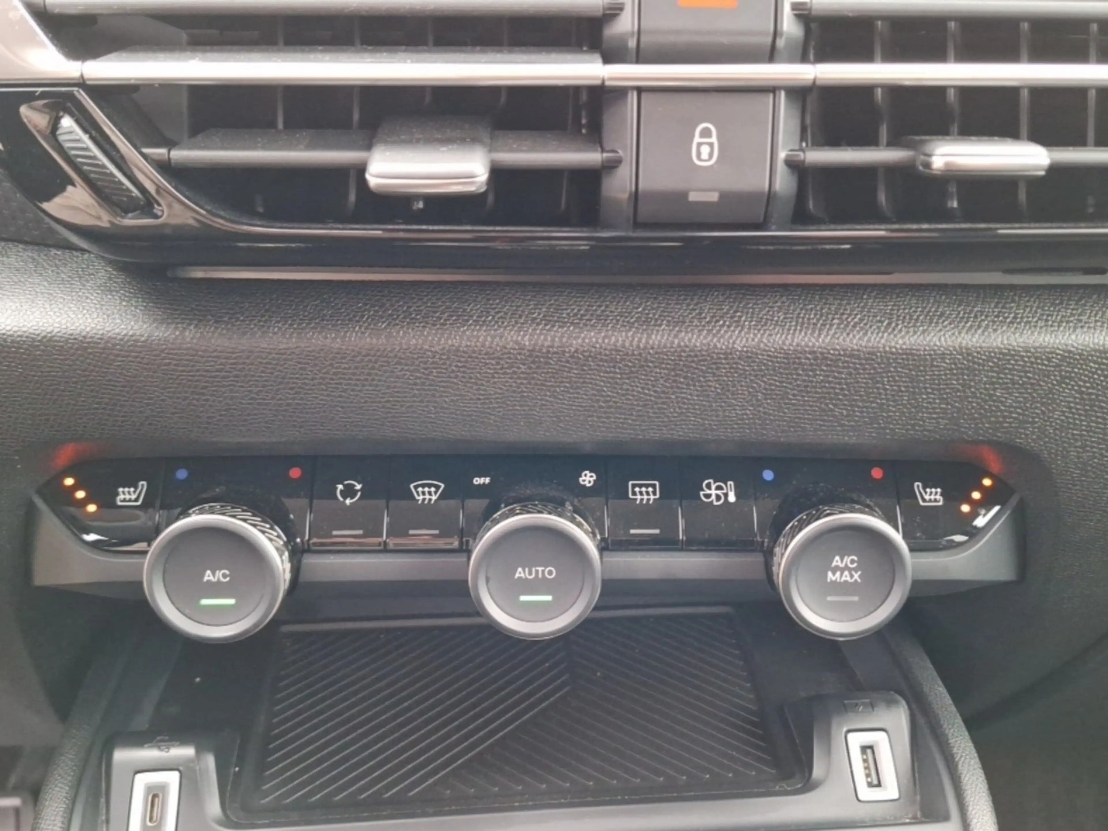 Citroen C4 Shine PT130 EAT 8 LED Navi Kältepaket Head Up Disp — photo 15