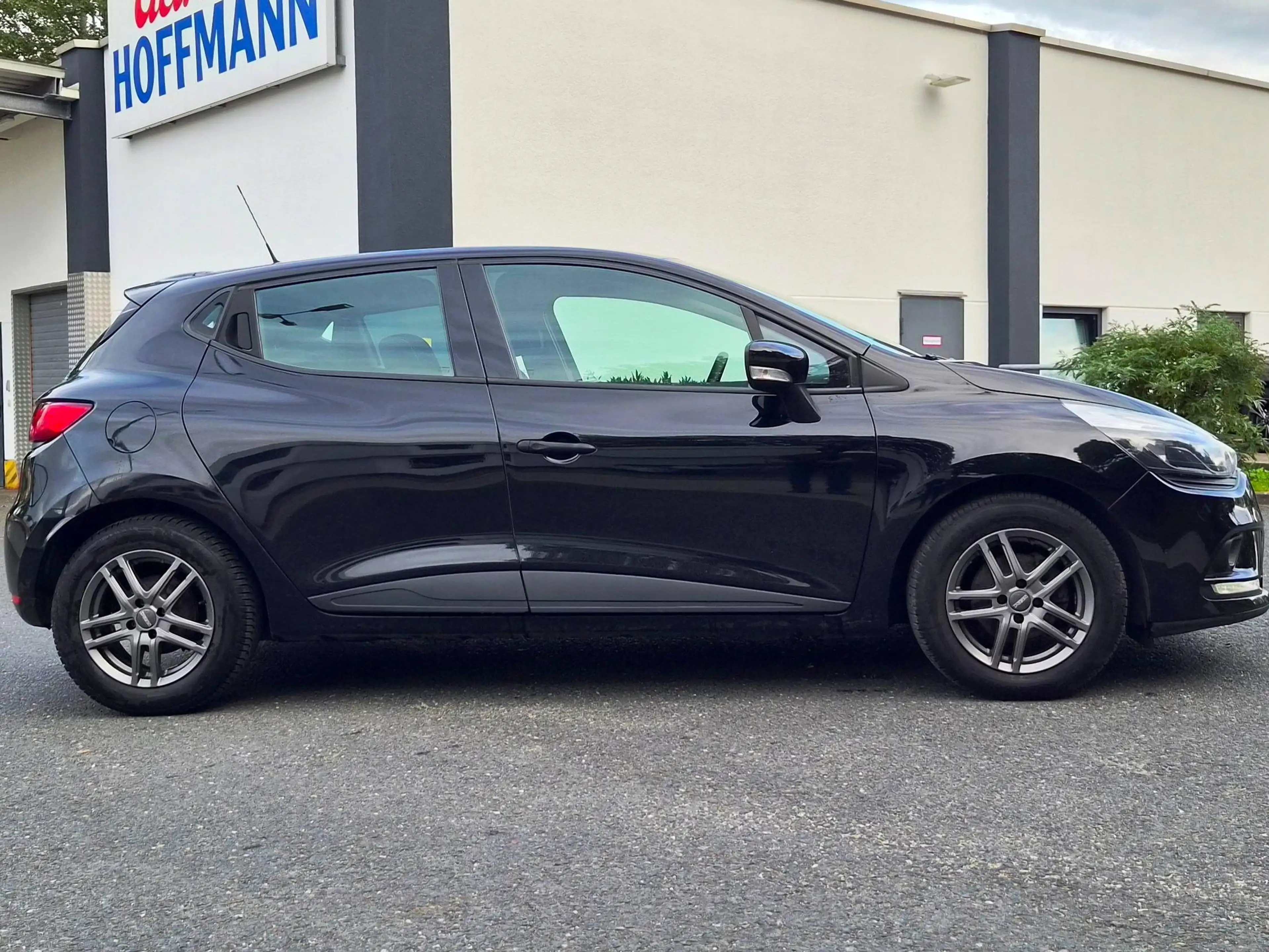 Renault Clio Schwarz/Klimaanlage/Alufelgen/Colorverglasung/ZV — photo 4