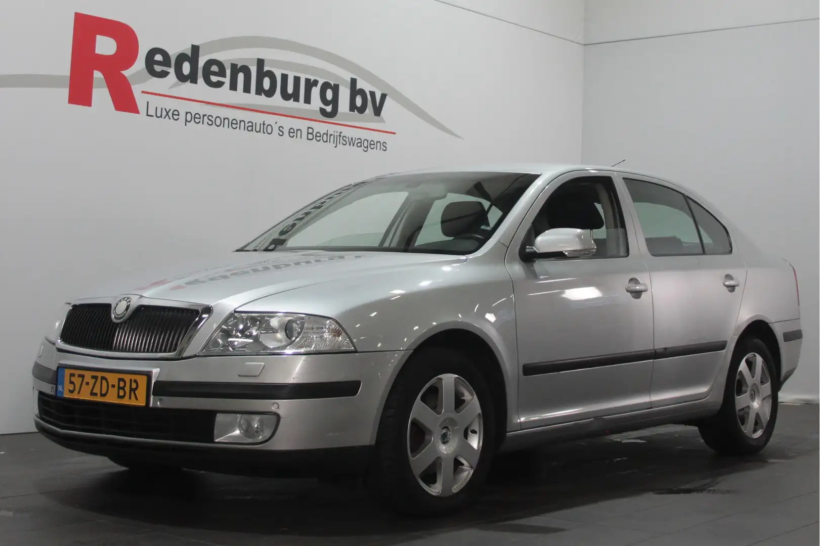 Skoda Octavia 2.0 FSI Elegance Attractive Business Automaat Grau - 1