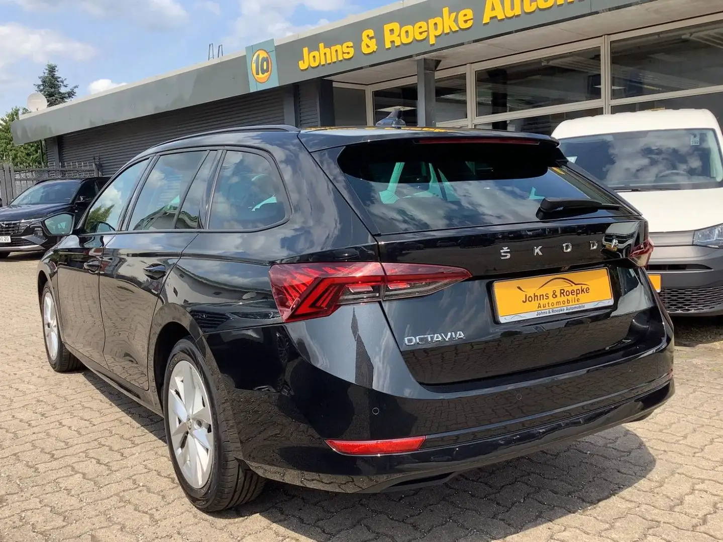 Skoda Octavia Combi Style 2,0 TDI /AHK / NAVI / KAMERA Negro - 2
