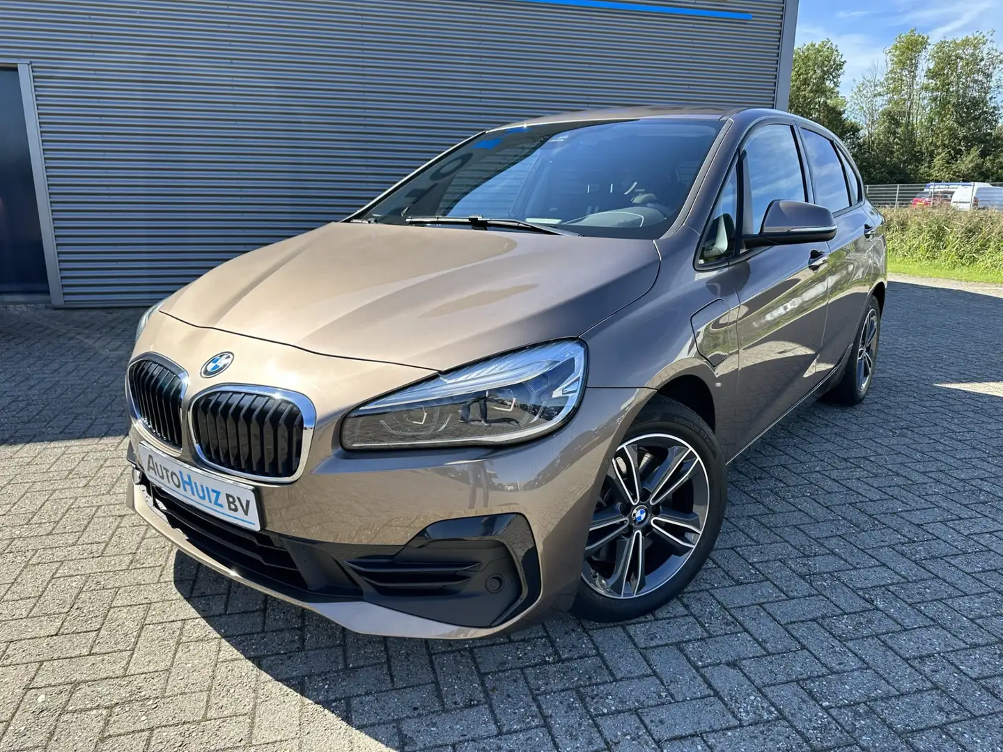 BMW 225 2-serie Active Tourer 225xe iPerformance eDrive Ed Beżowy - 2