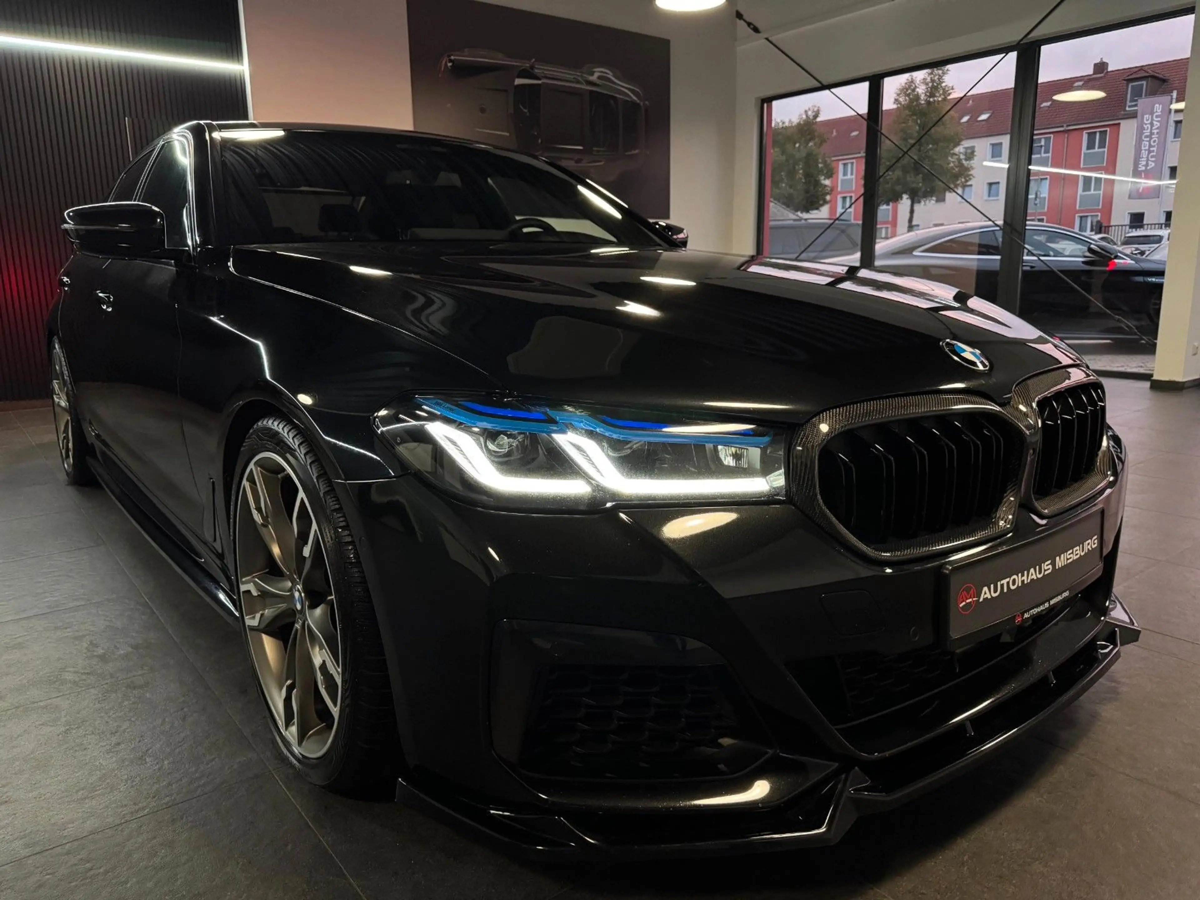 BMW 550 i xDrive Lim./Stand-Hz+Schiebedach+Head-Up — photo 3