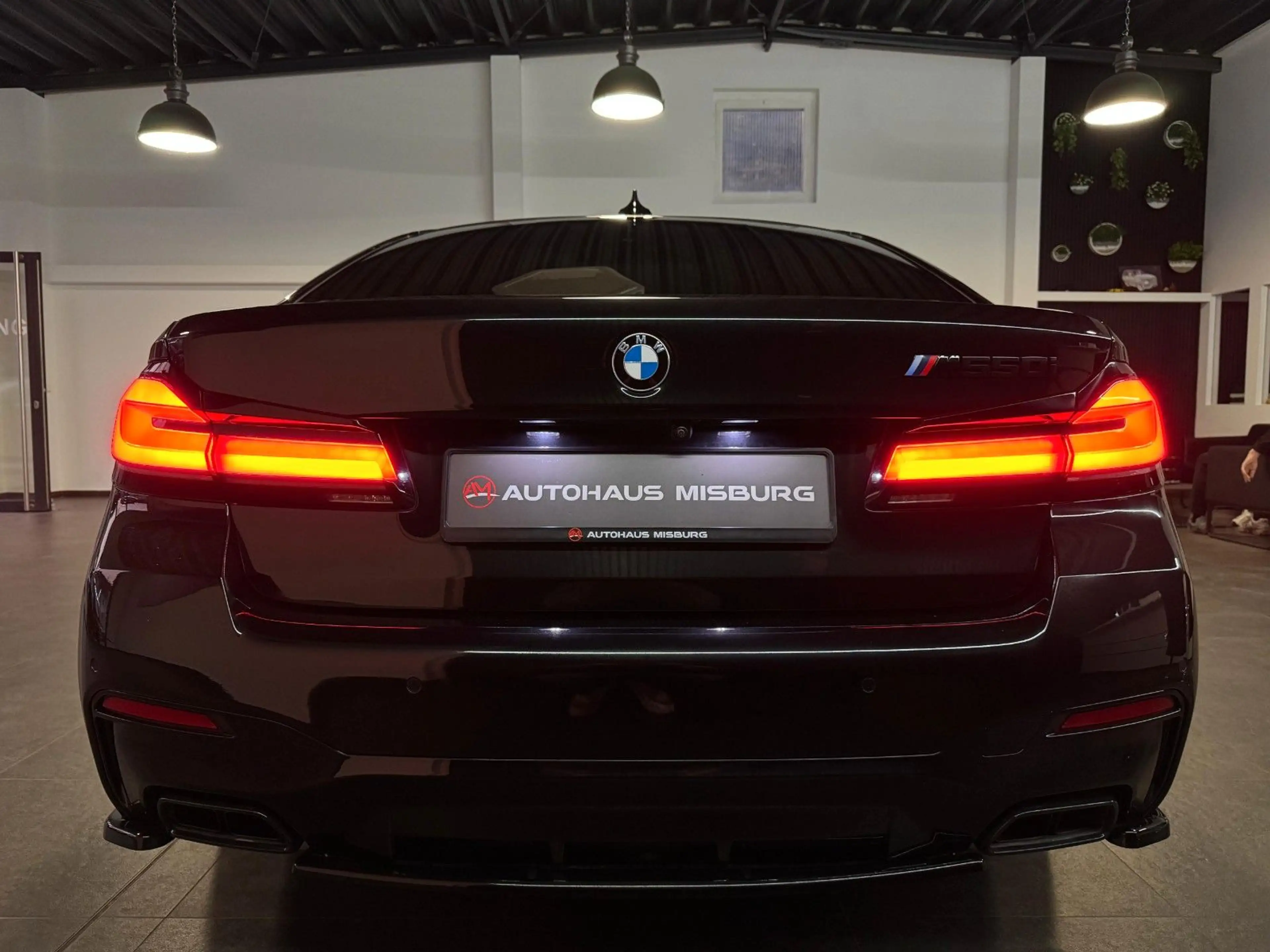 BMW 550 i xDrive Lim./Stand-Hz+Schiebedach+Head-Up — photo 6