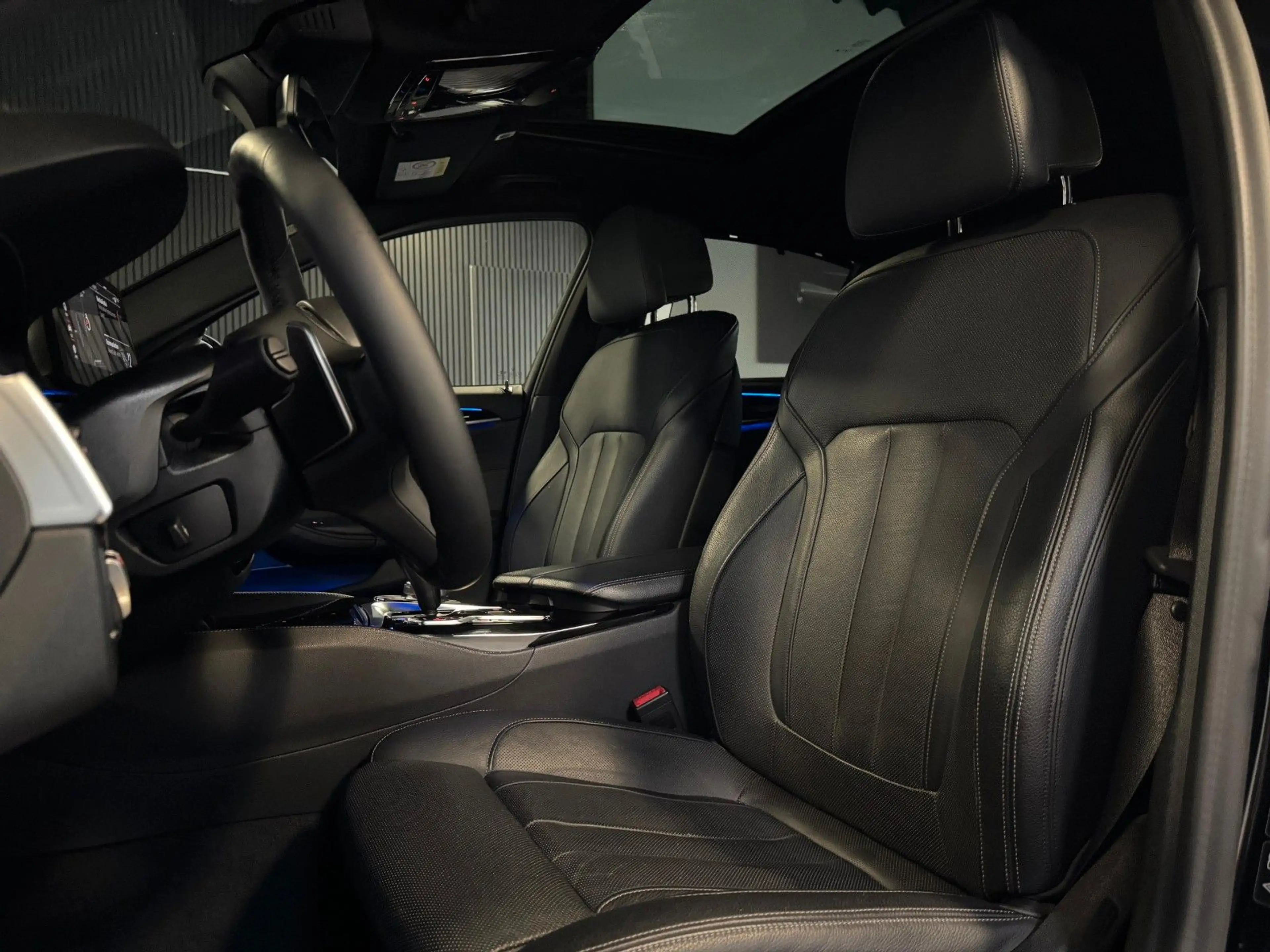 BMW 550 i xDrive Lim./Stand-Hz+Schiebedach+Head-Up — photo 14