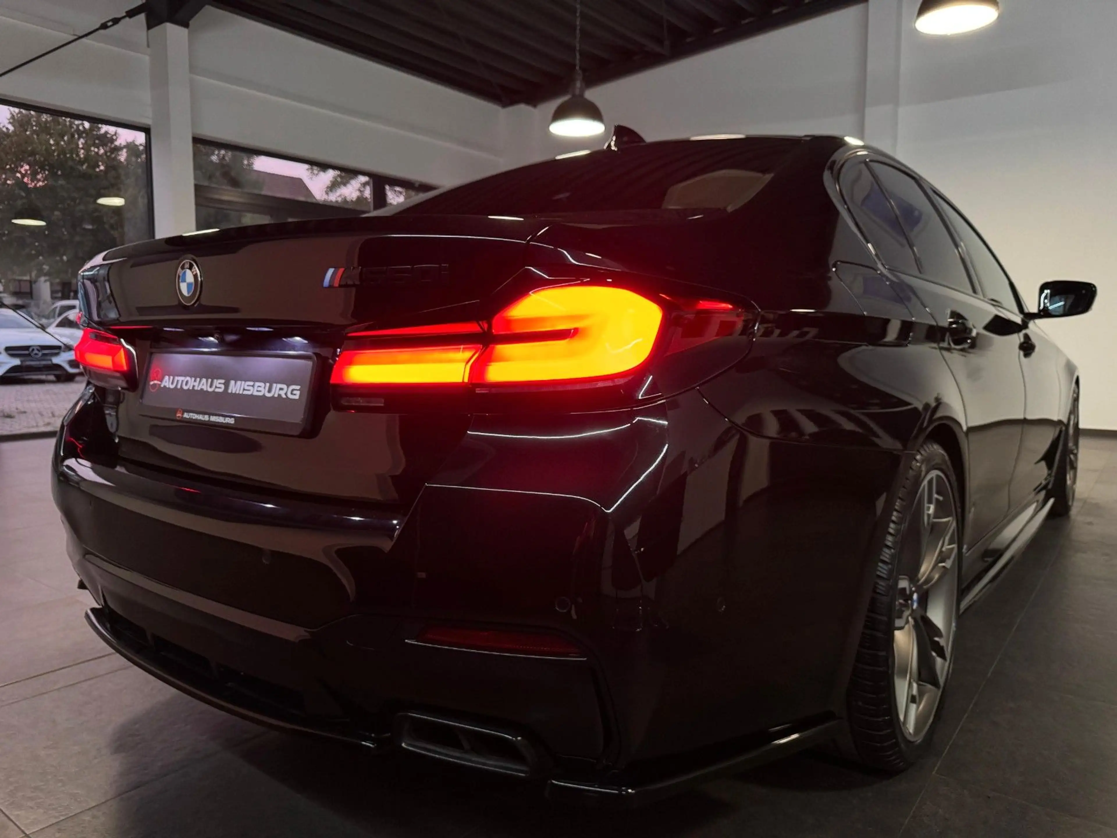 BMW 550 i xDrive Lim./Stand-Hz+Schiebedach+Head-Up — photo 5