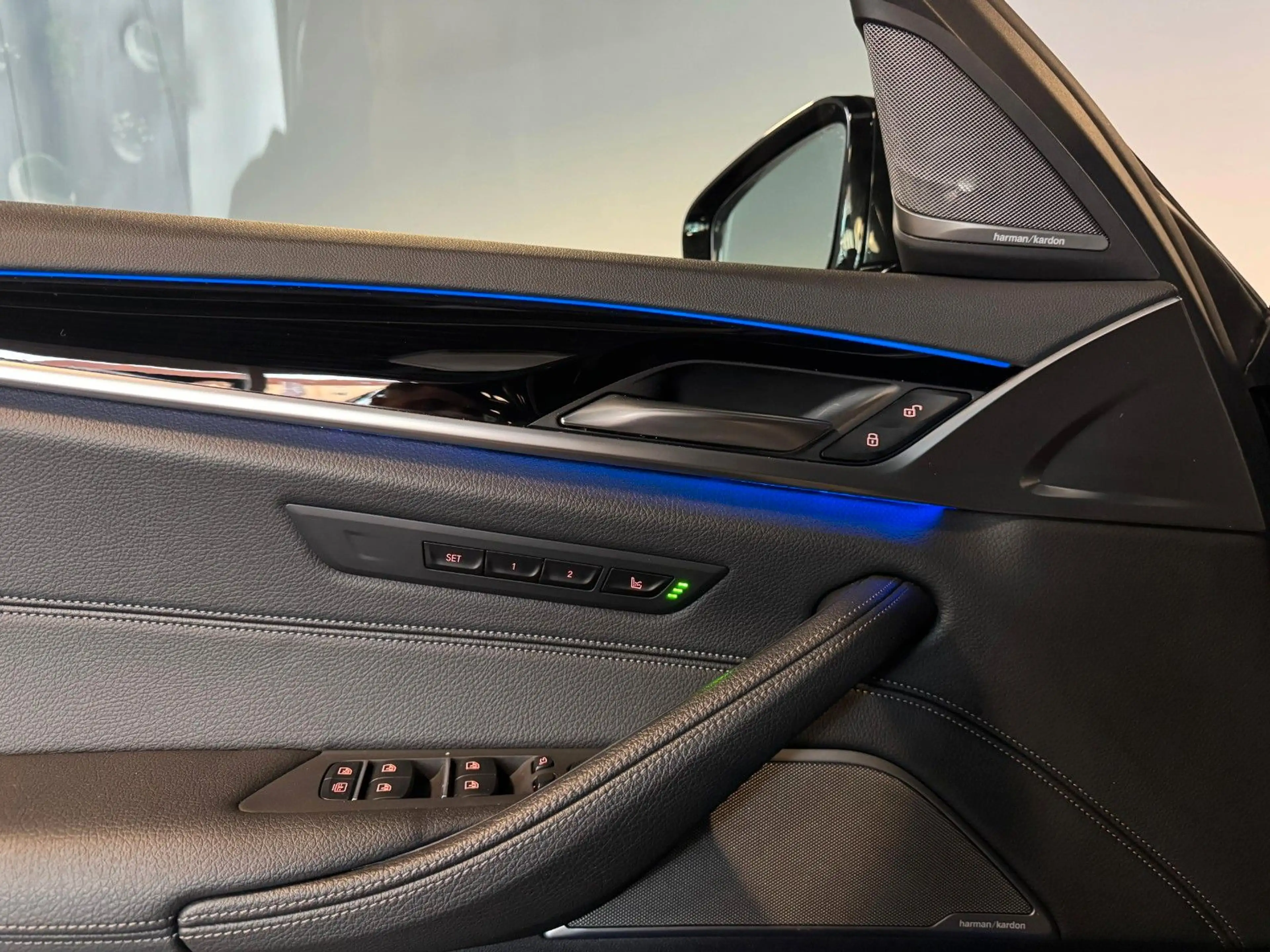 BMW 550 i xDrive Lim./Stand-Hz+Schiebedach+Head-Up — photo 12