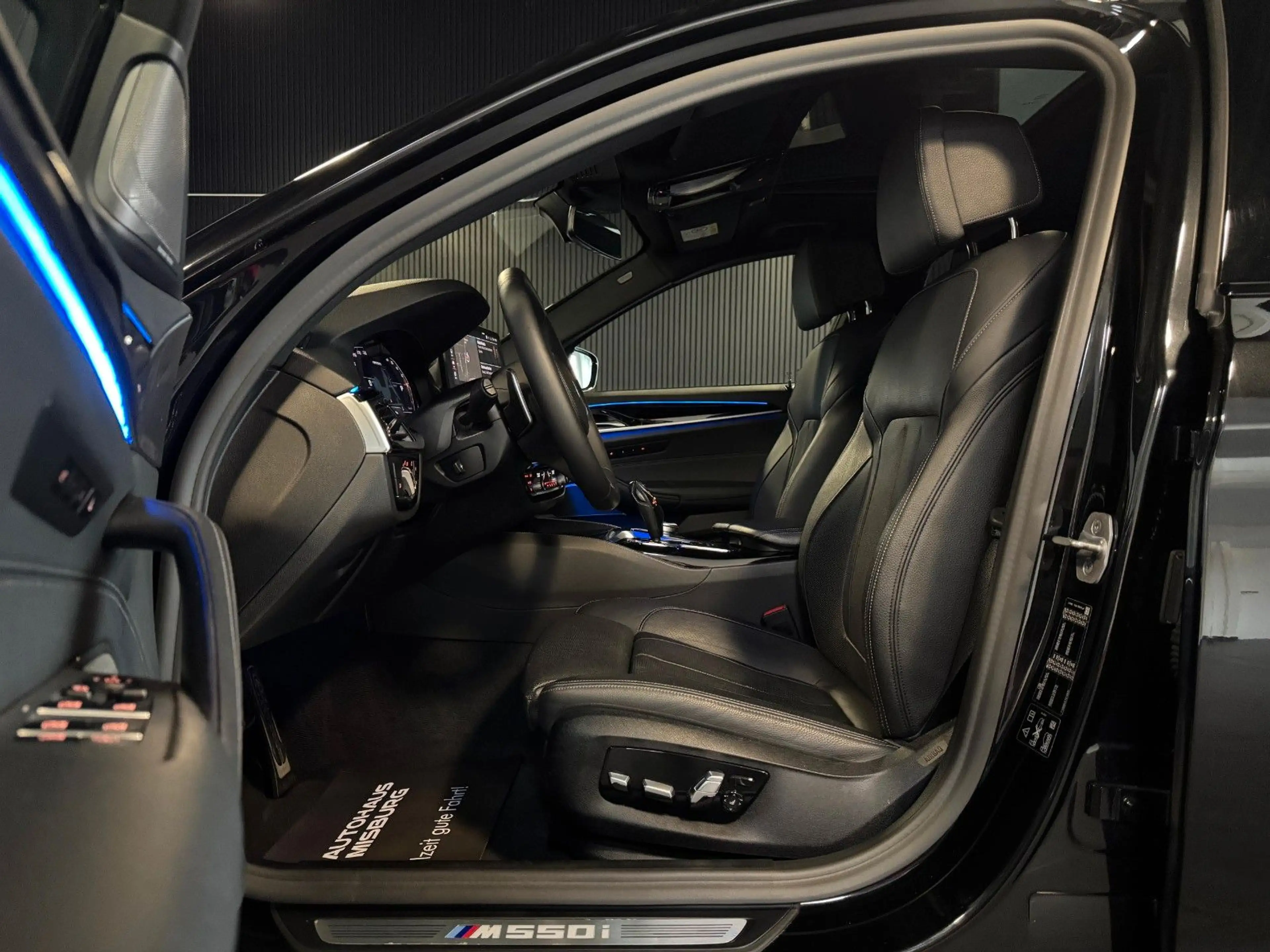 BMW 550 i xDrive Lim./Stand-Hz+Schiebedach+Head-Up — photo 10