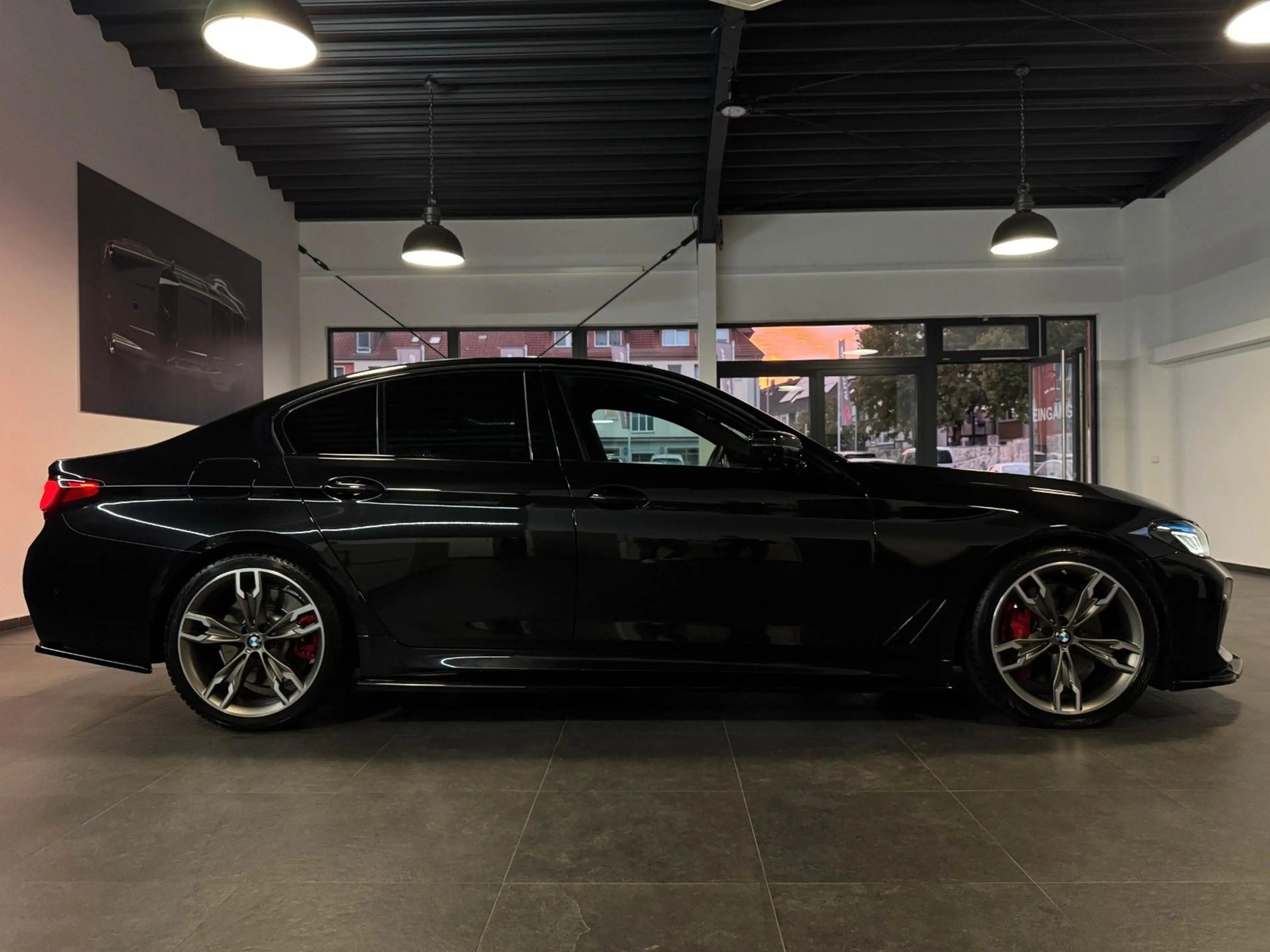 BMW 550 i xDrive Lim./Stand-Hz+Schiebedach+Head-Up — photo 4