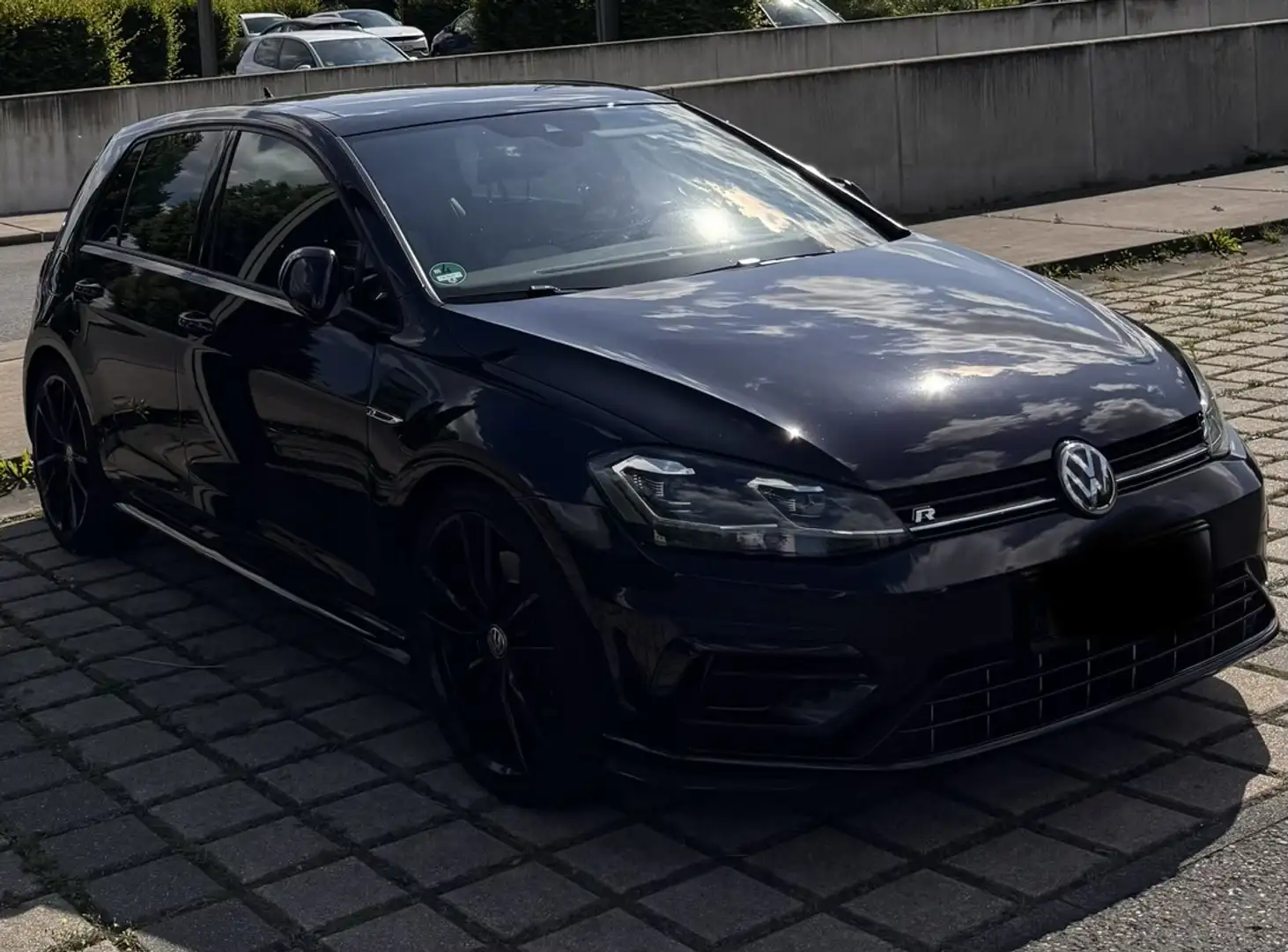 Volkswagen Golf R Schwarz - 1
