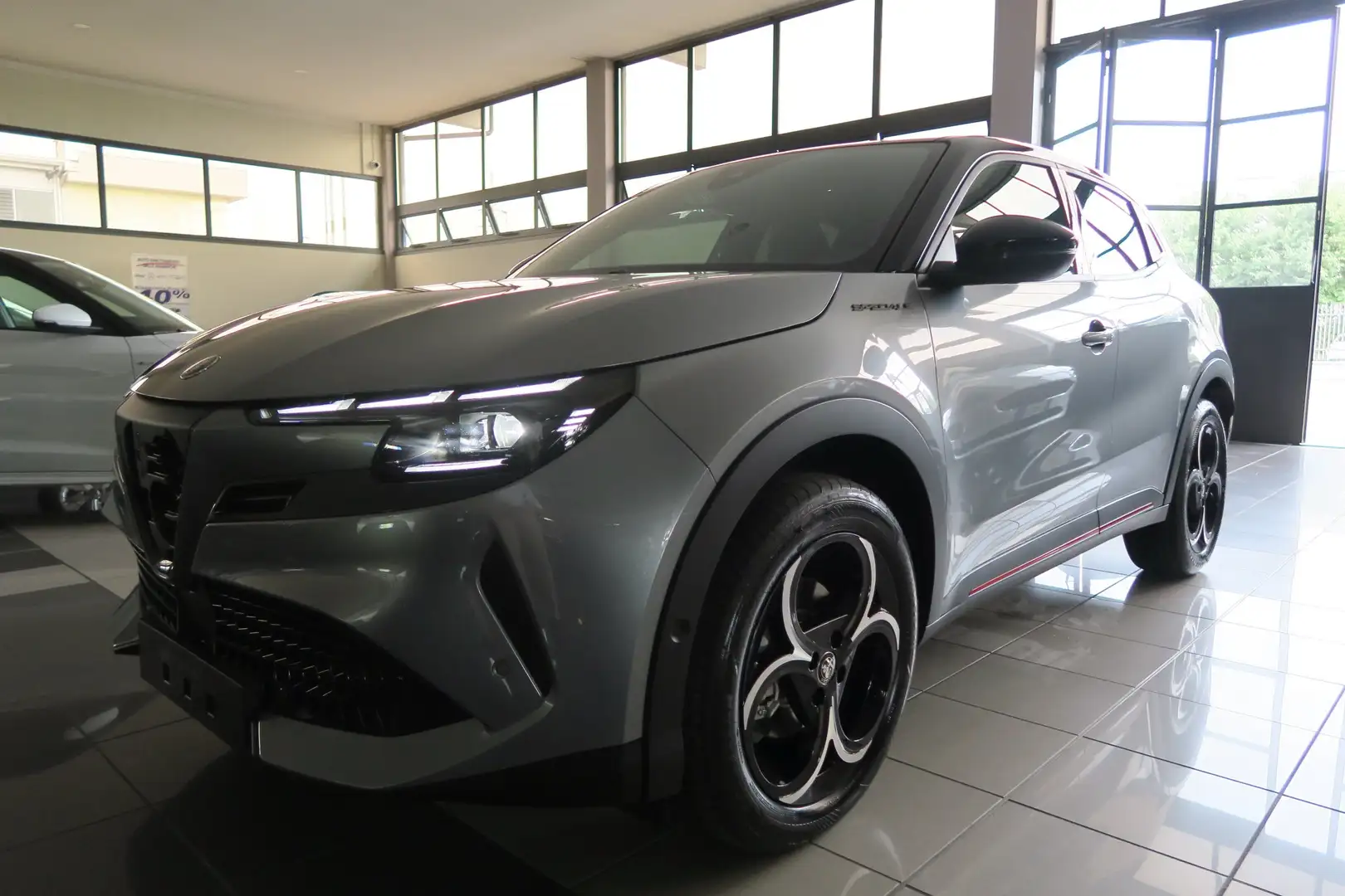 Alfa Romeo Junior 1.2 ibrida Speciale 145cv edct6 Grigio - 1