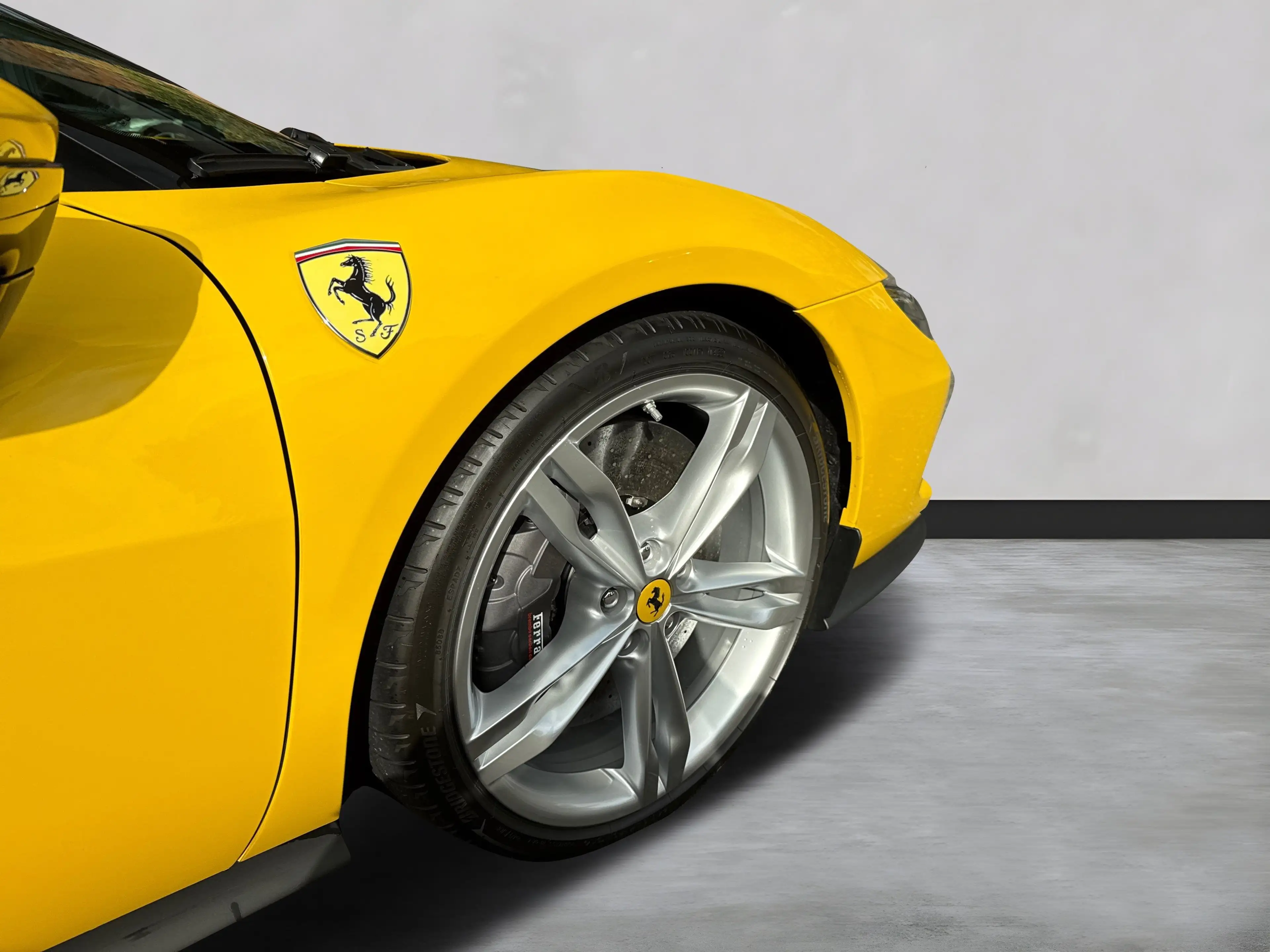 Ferrari 296 GTB *Embleme*Navi*PDC*Klima*Leder* — photo 11
