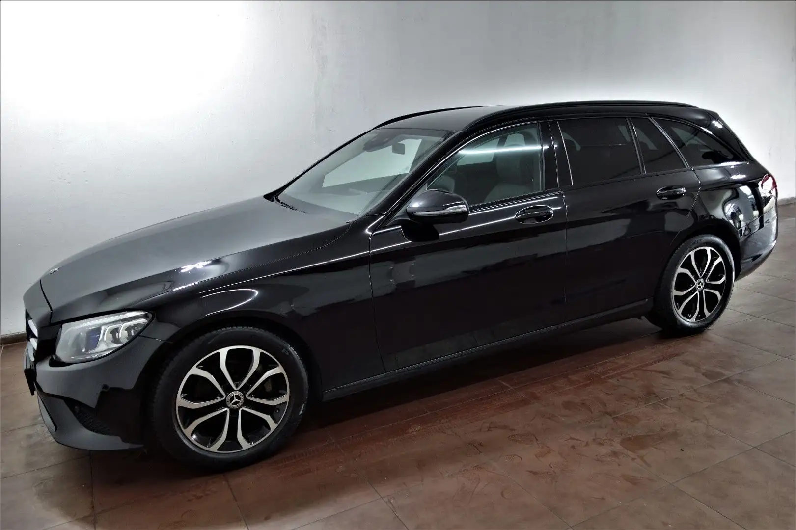 Mercedes-Benz C 220 d T Avantgarde Night Leder/Navi/LED/Keyless Schwarz - 2