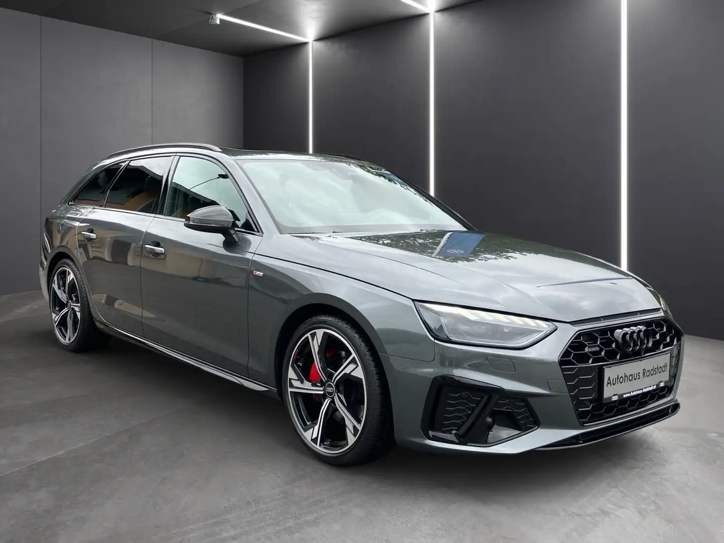 Audi A4 40 TFSI quattro S line Grau - 2